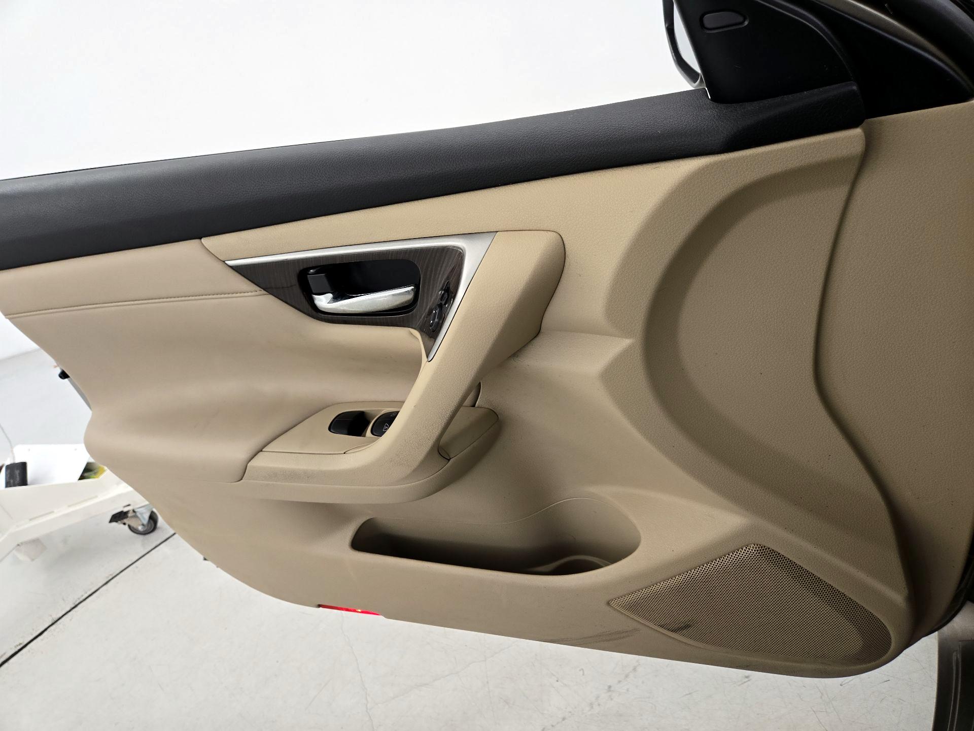 Thumbnail: 2014 Nissan Altima - 12