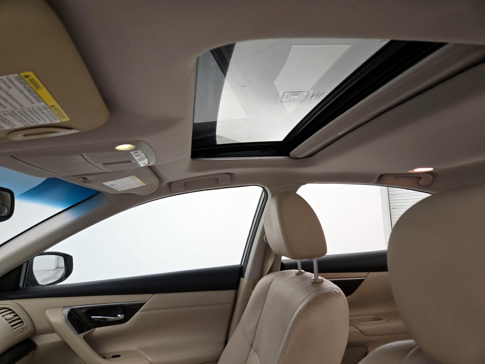 Thumbnail: 2014 Nissan Altima - 20