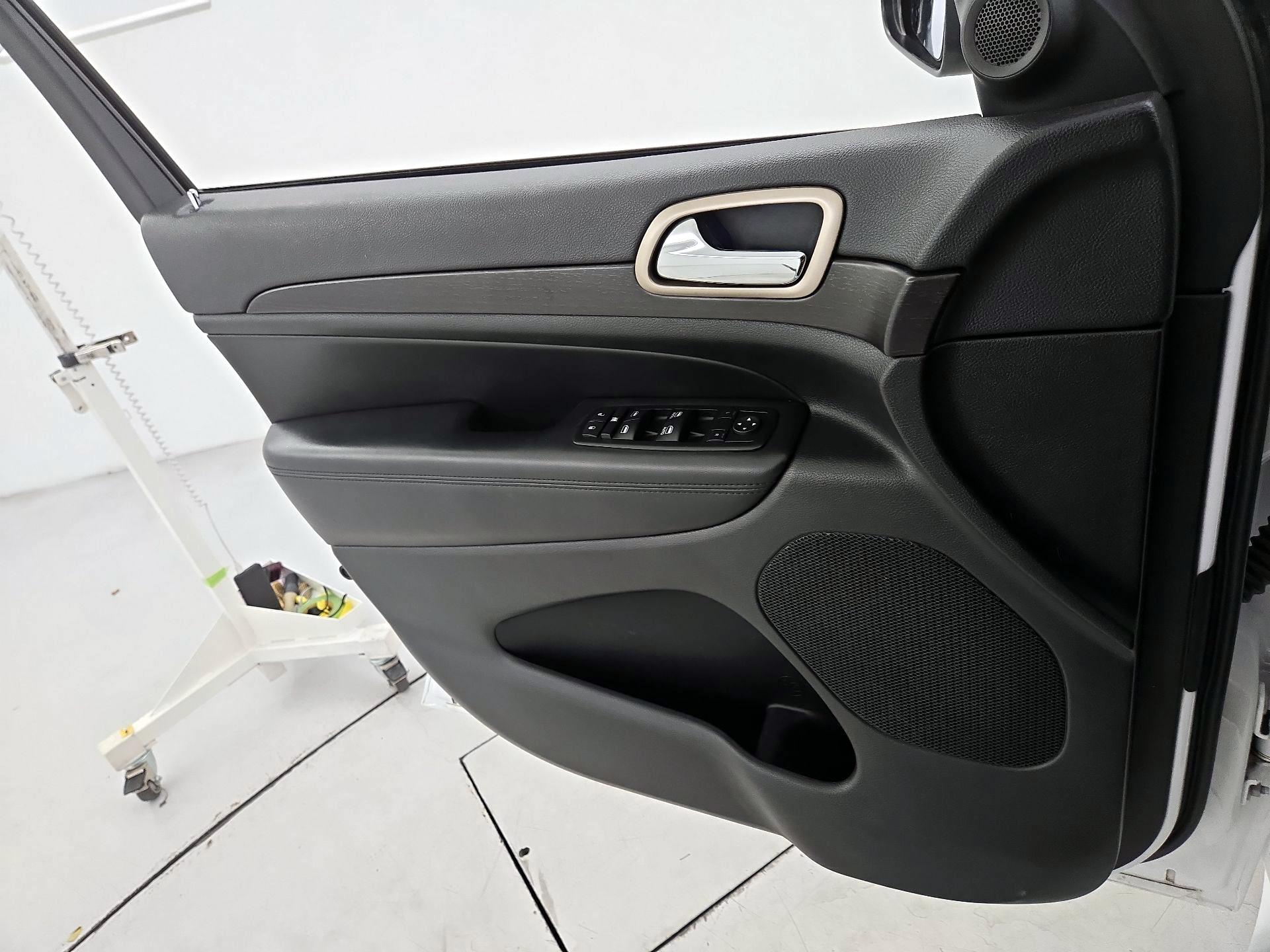 Thumbnail: 2014 Jeep Grand Cherokee - 12