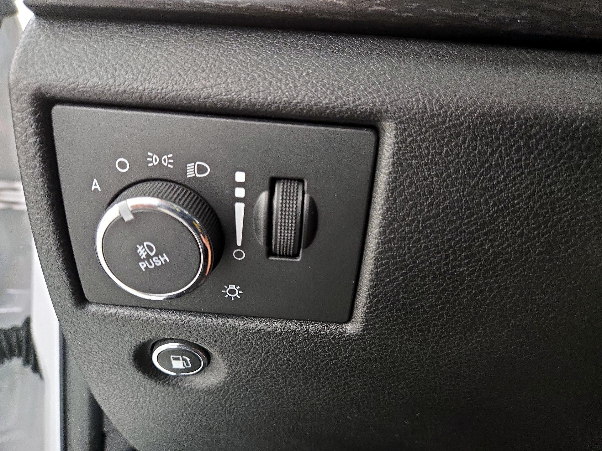 Thumbnail: 2014 Jeep Grand Cherokee - 13