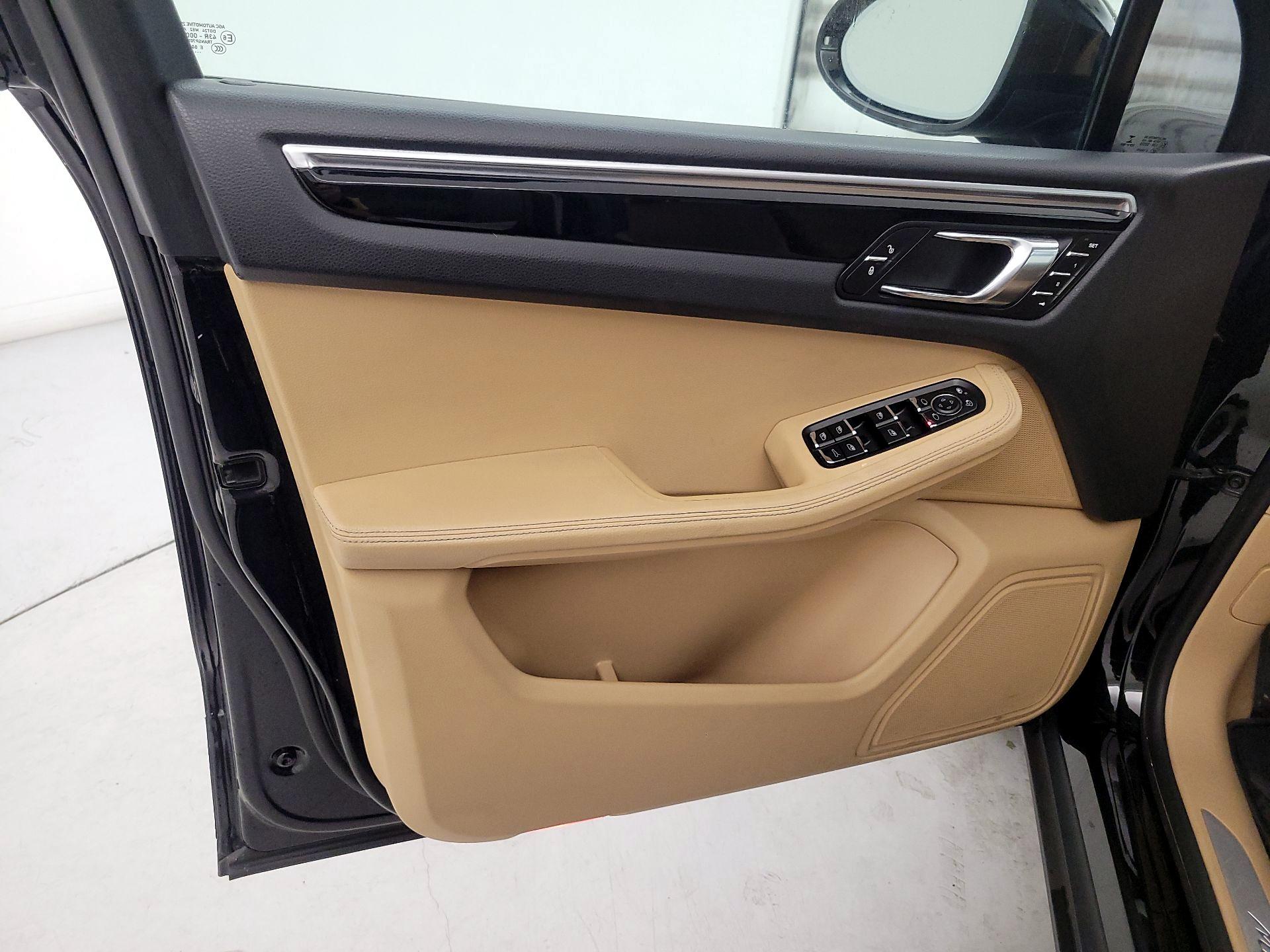 Thumbnail: 2018 Porsche Macan - 12