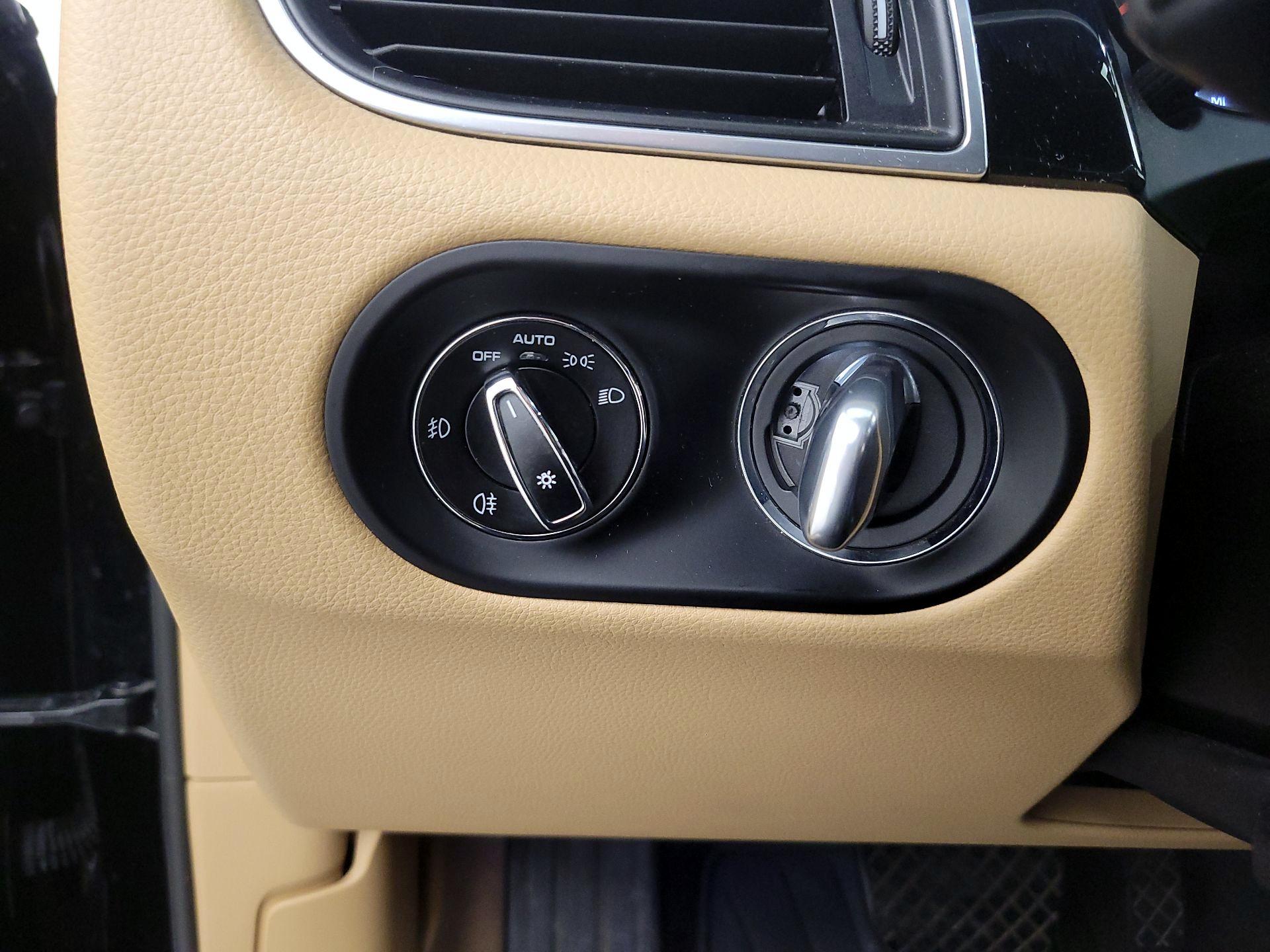 Thumbnail: 2018 Porsche Macan - 13