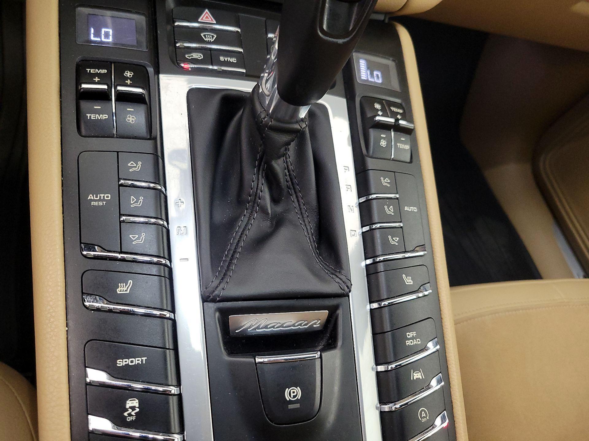 Thumbnail: 2018 Porsche Macan - 16