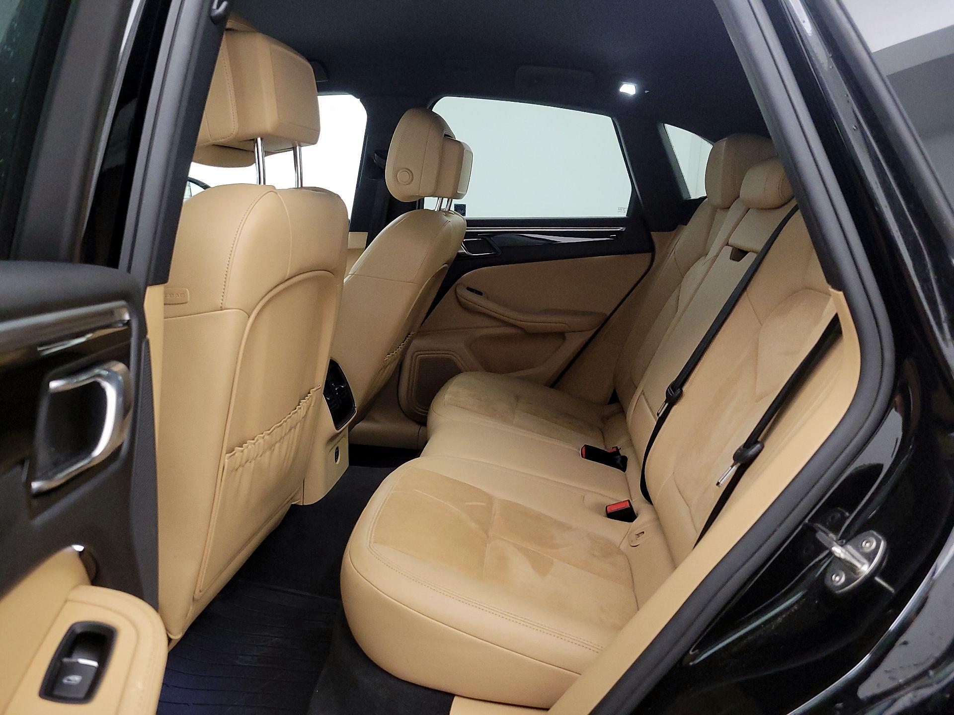 Thumbnail: 2018 Porsche Macan - 19