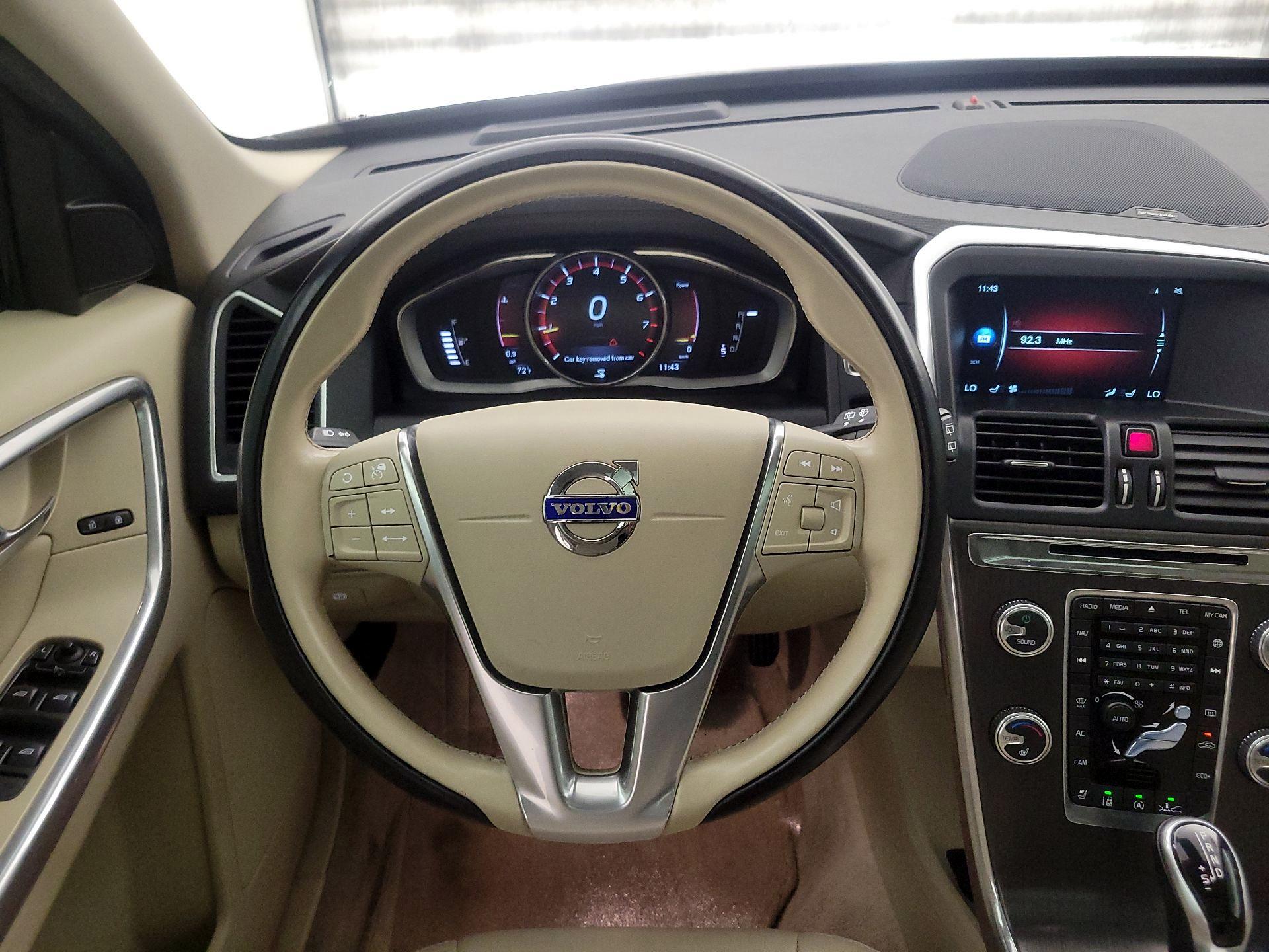 Thumbnail: 2016 Volvo XC60 - 10