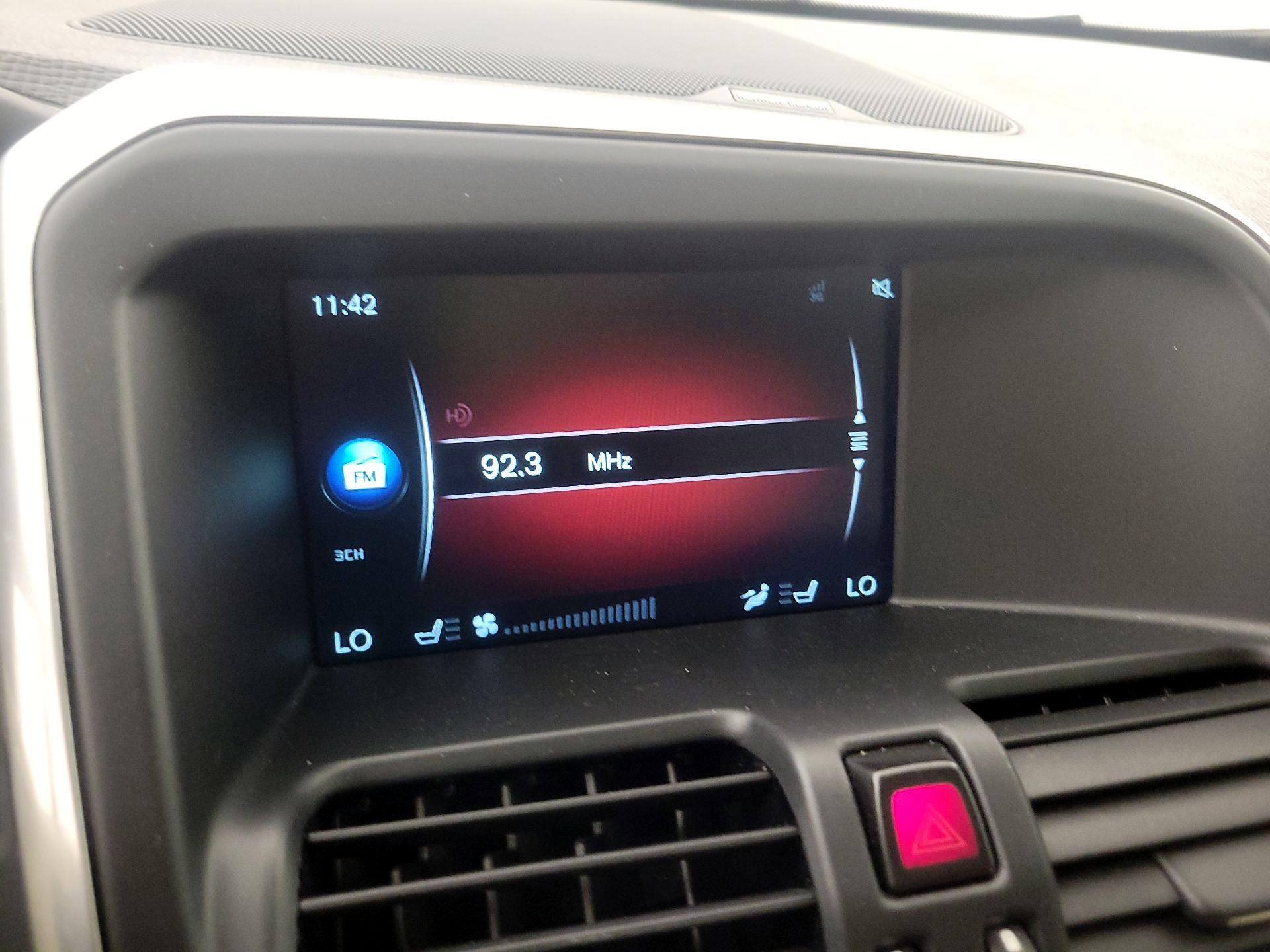 Thumbnail: 2016 Volvo XC60 - 15