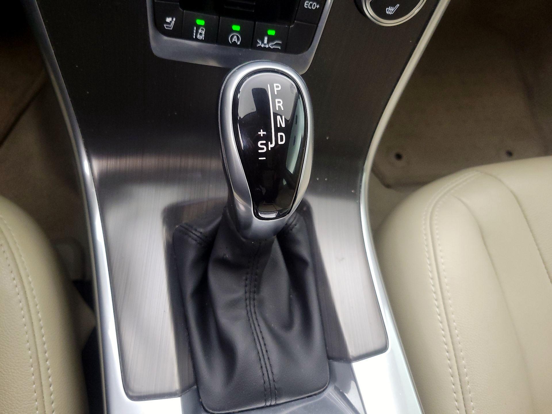 Thumbnail: 2016 Volvo XC60 - 17