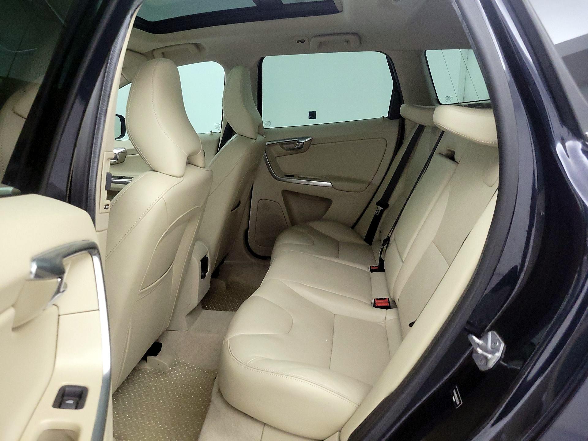 Thumbnail: 2016 Volvo XC60 - 19