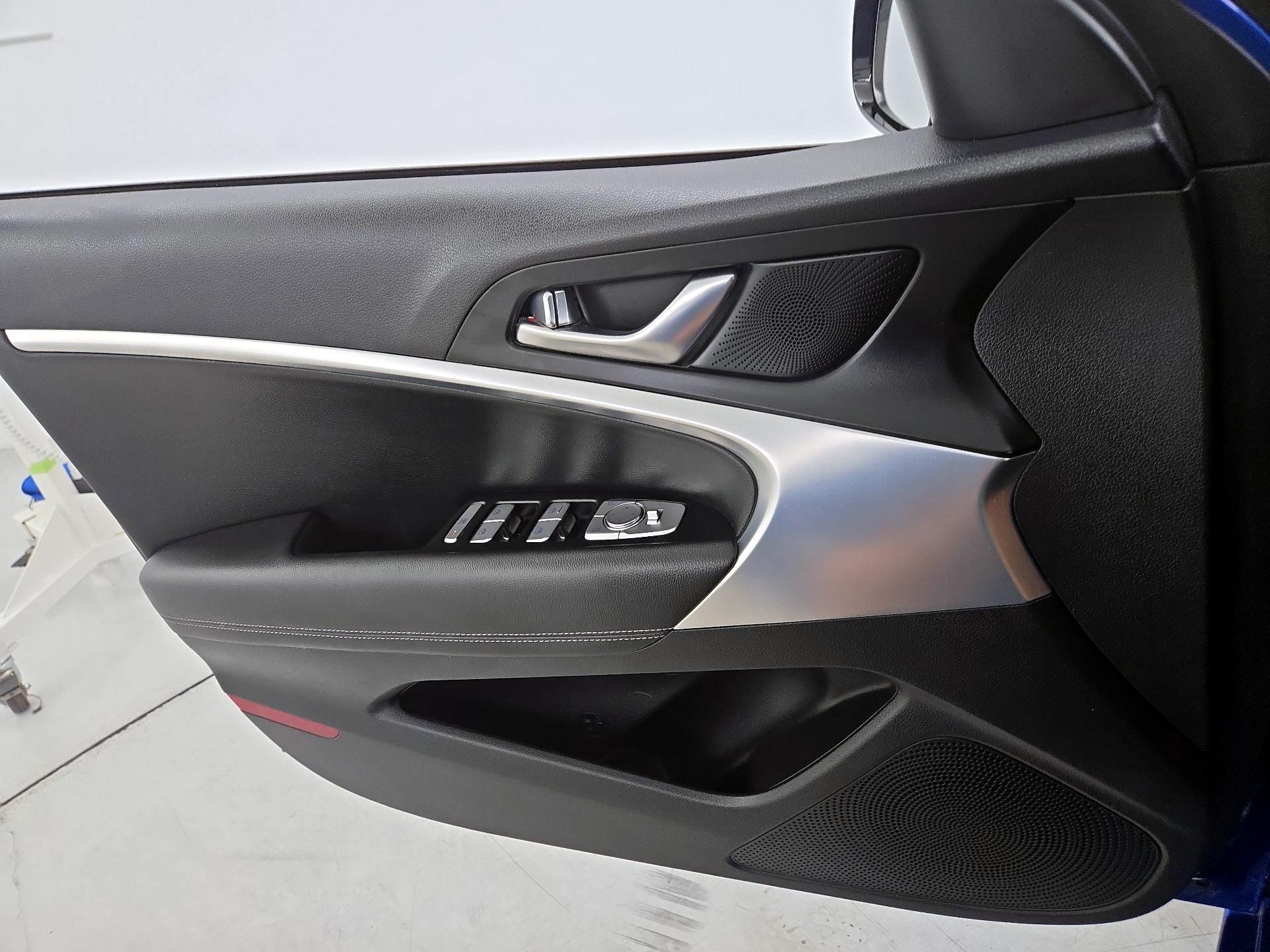 Thumbnail: 2022 Genesis G70 - 12