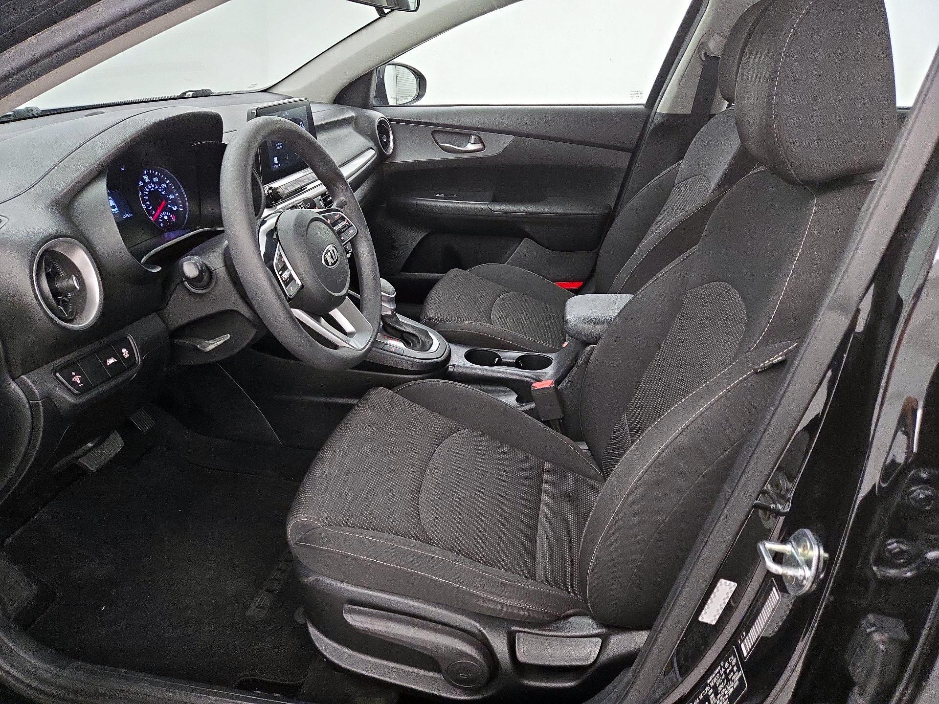 Thumbnail: 2020 Kia Forte - 11