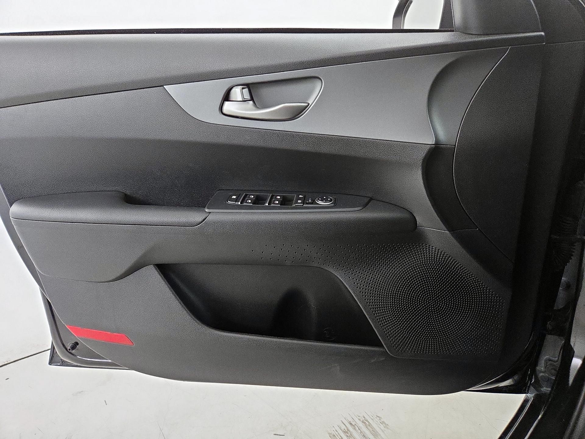 Thumbnail: 2020 Kia Forte - 12