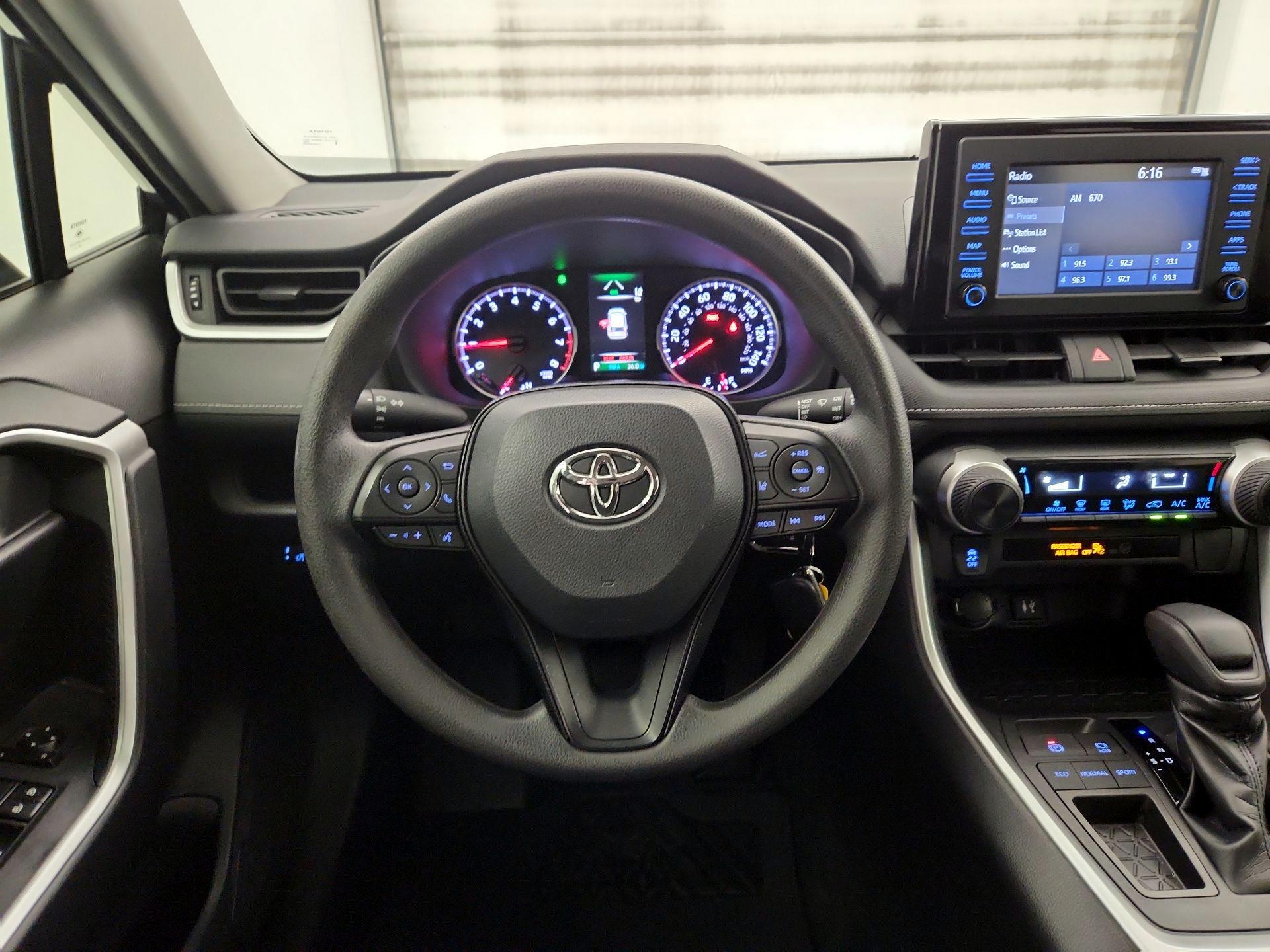 Thumbnail: 2019 Toyota RAV4 - 10