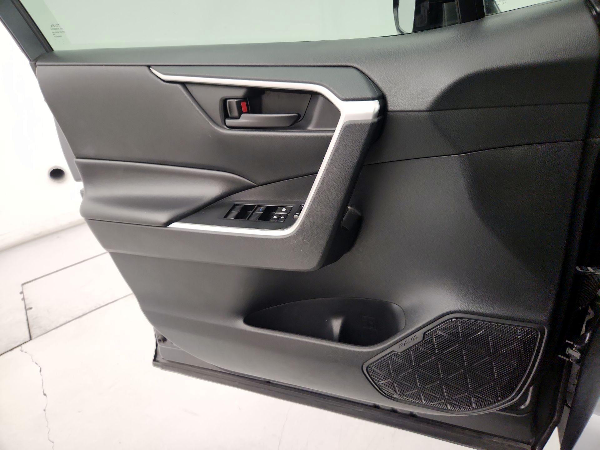 Thumbnail: 2019 Toyota RAV4 - 12