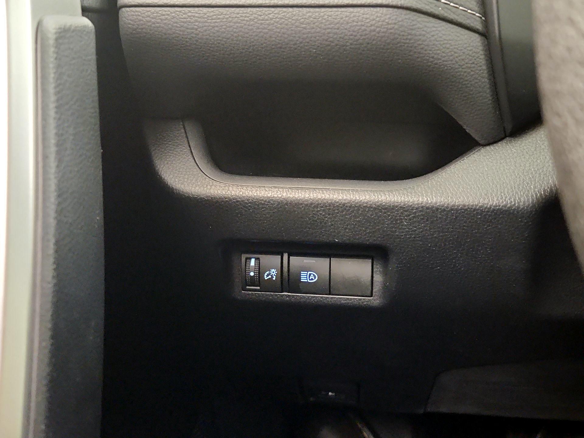 Thumbnail: 2019 Toyota RAV4 - 13