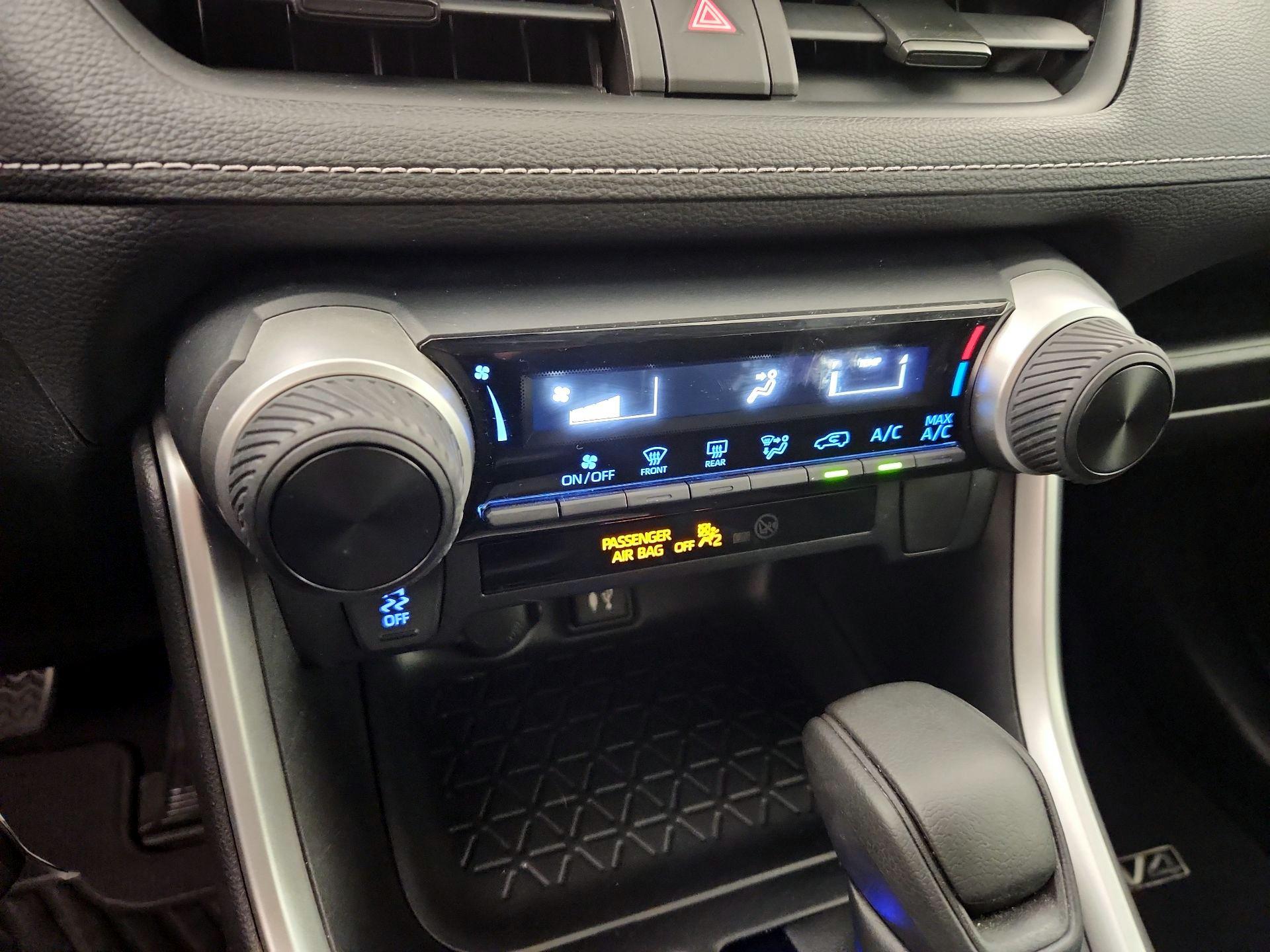 Thumbnail: 2019 Toyota RAV4 - 16