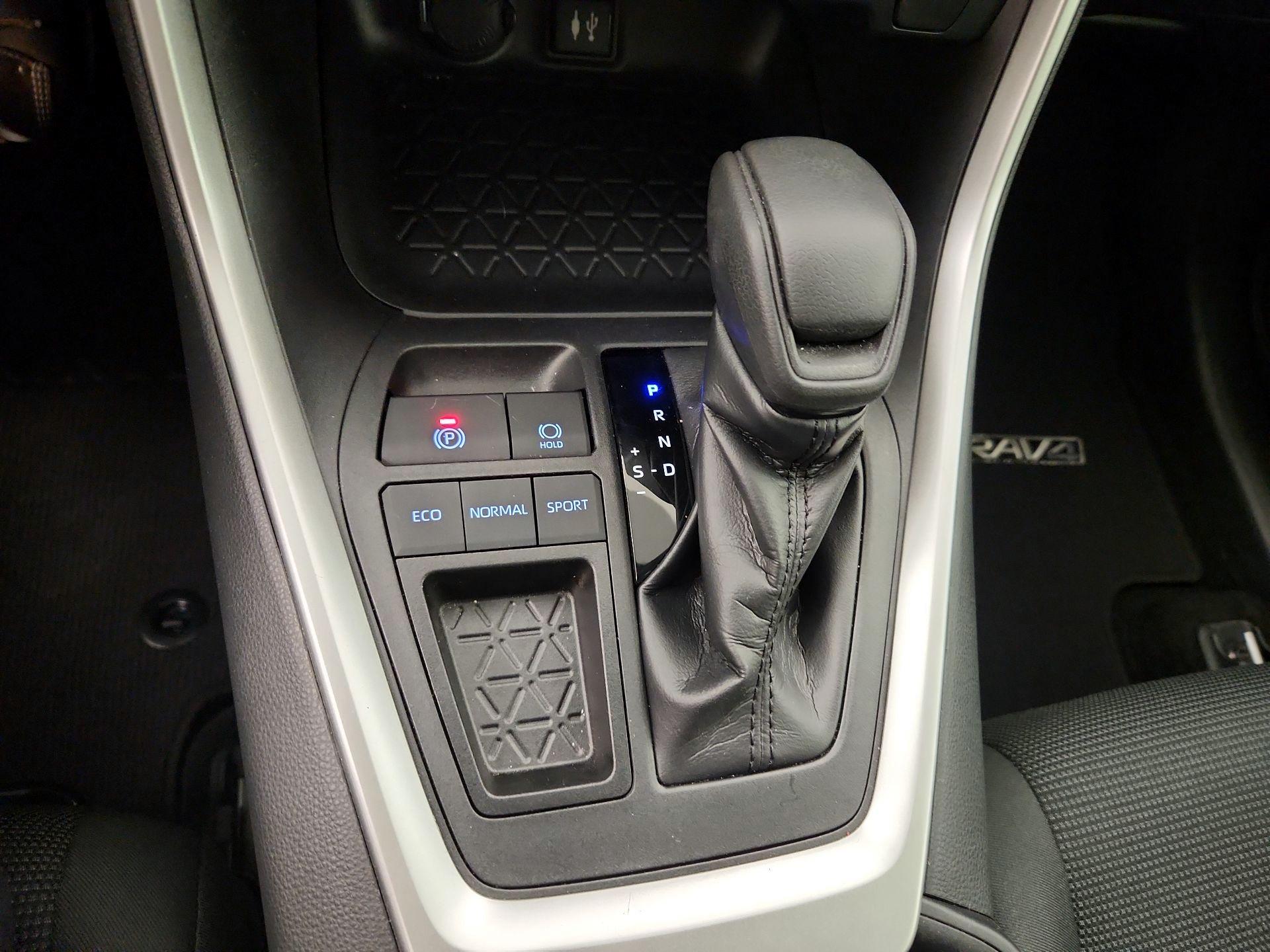 Thumbnail: 2019 Toyota RAV4 - 17