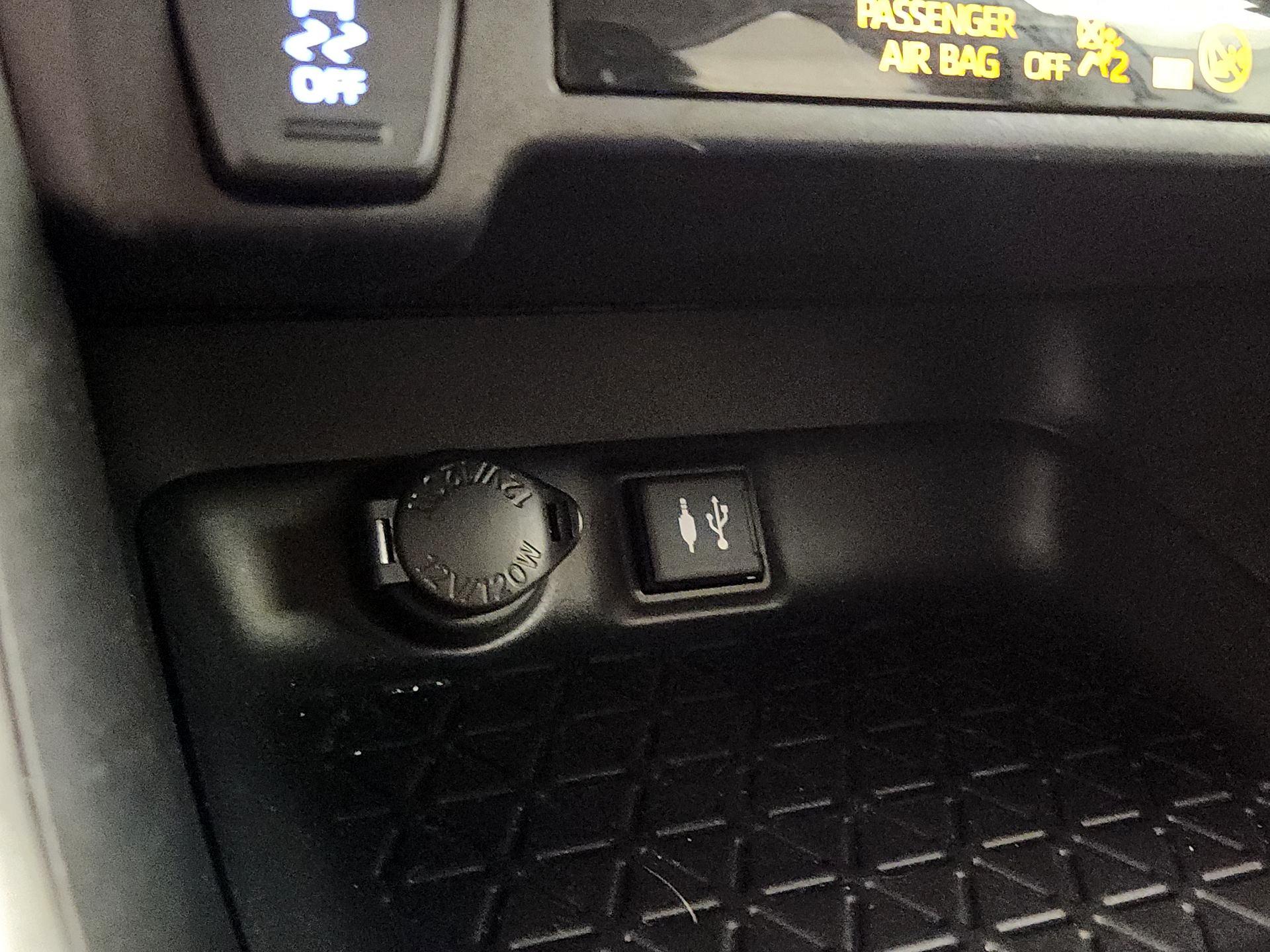 Thumbnail: 2019 Toyota RAV4 - 18