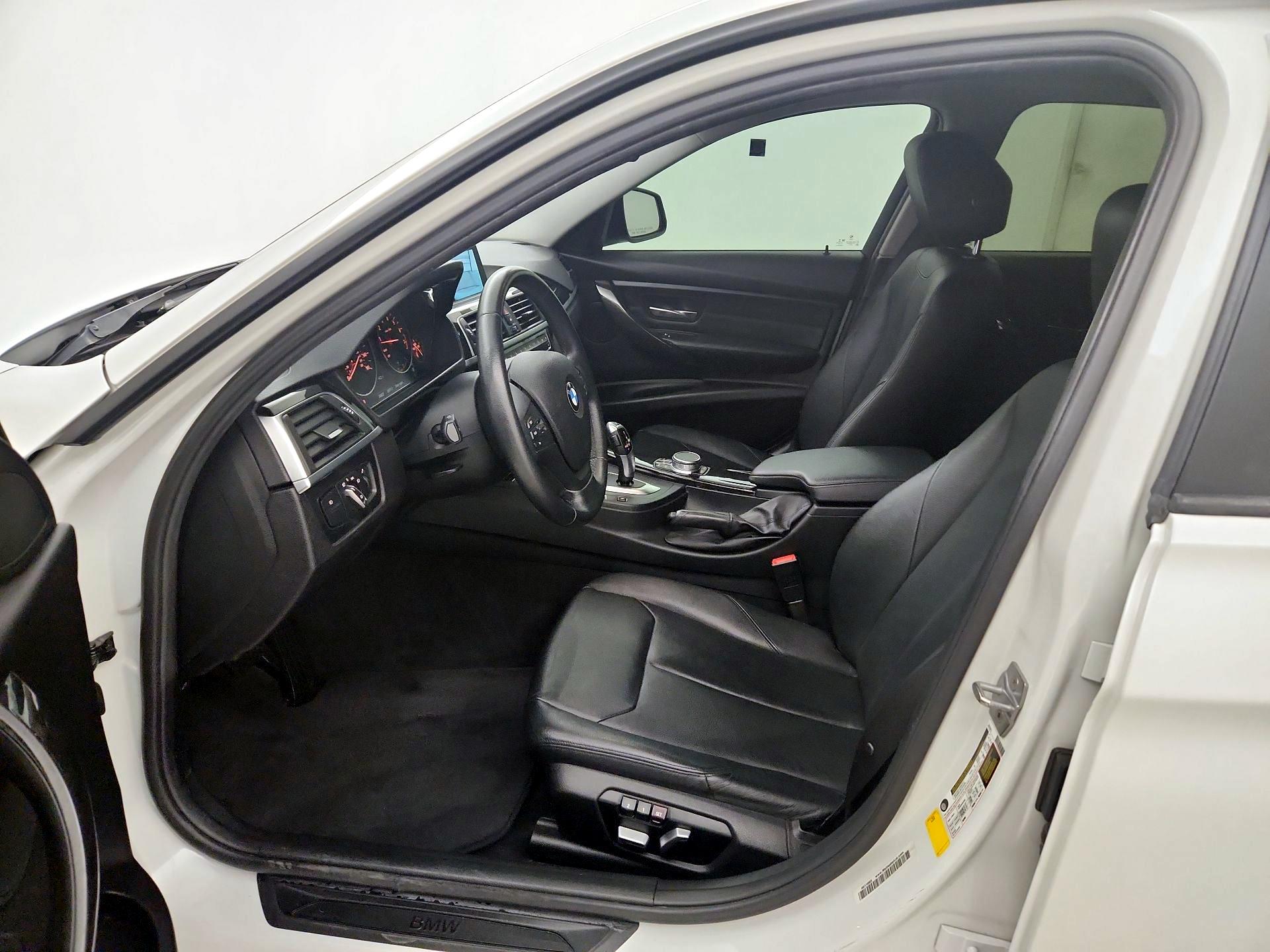 Thumbnail: 2017 BMW 3 Series - 11