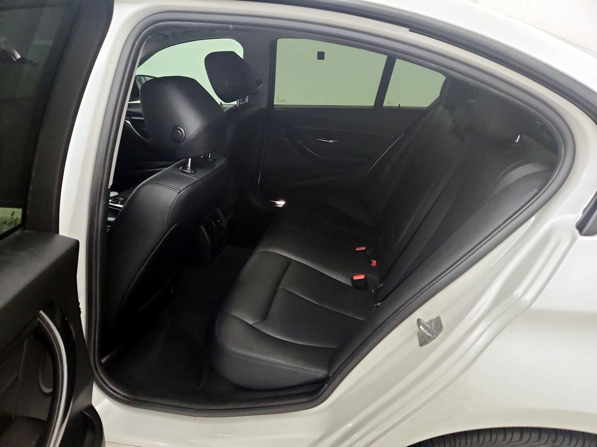 Thumbnail: 2017 BMW 3 Series - 20