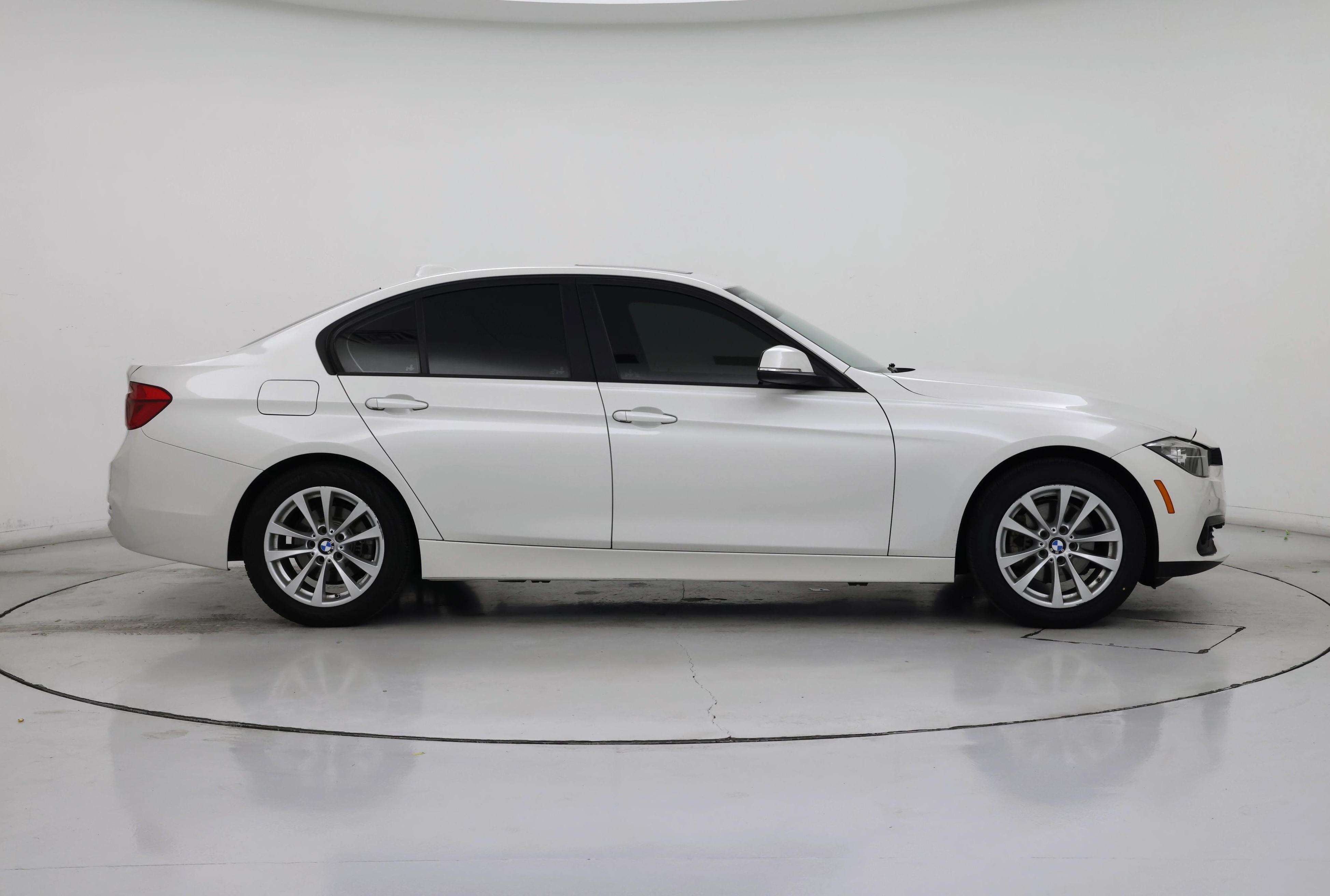 Thumbnail: 2017 BMW 3 Series - 7