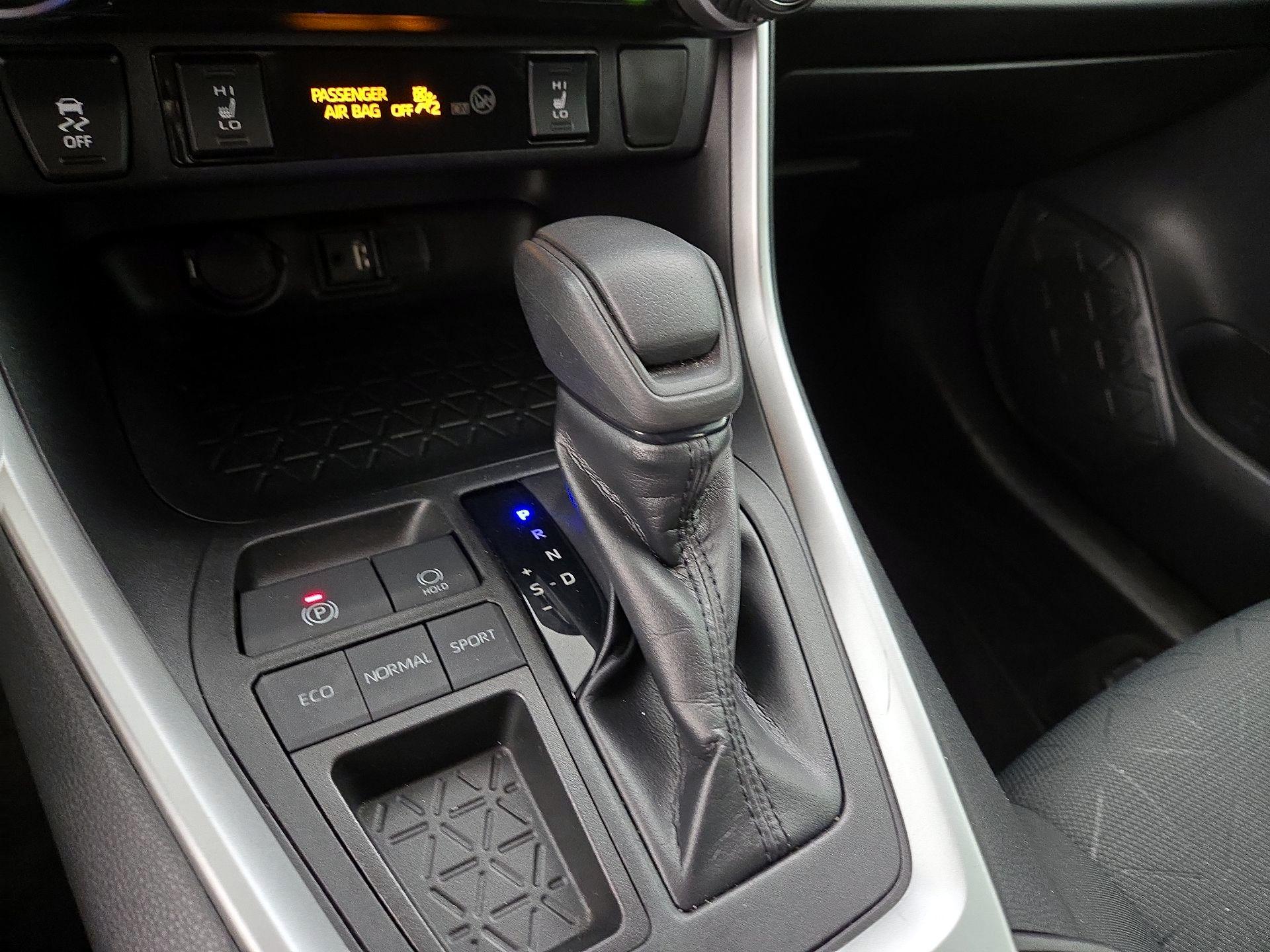 Thumbnail: 2019 Toyota RAV4 - 17