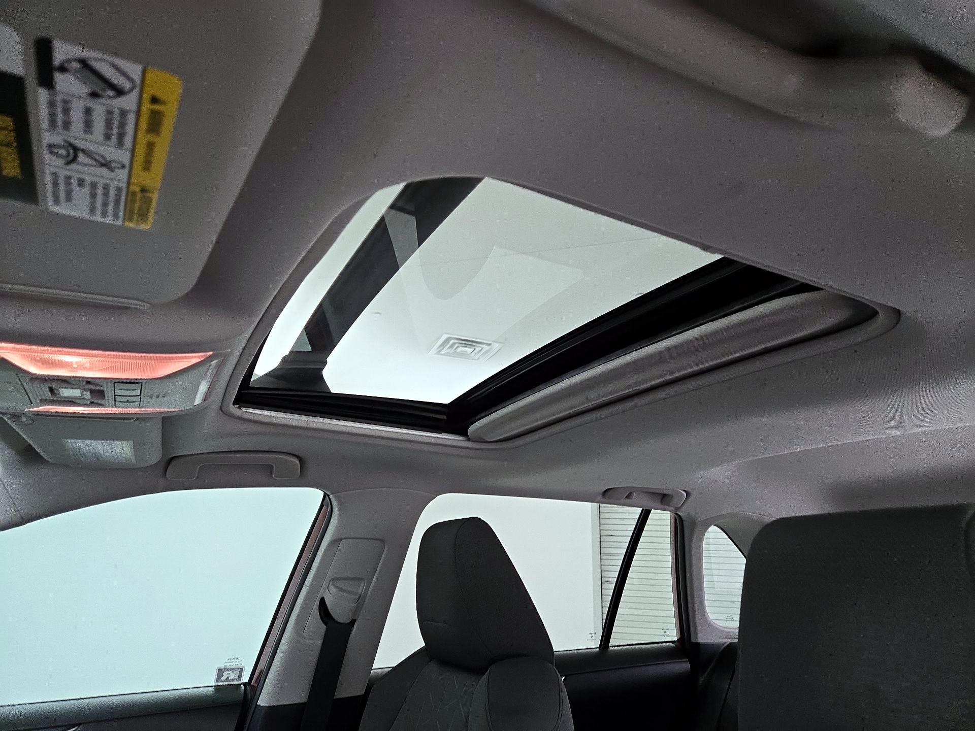 Thumbnail: 2019 Toyota RAV4 - 19