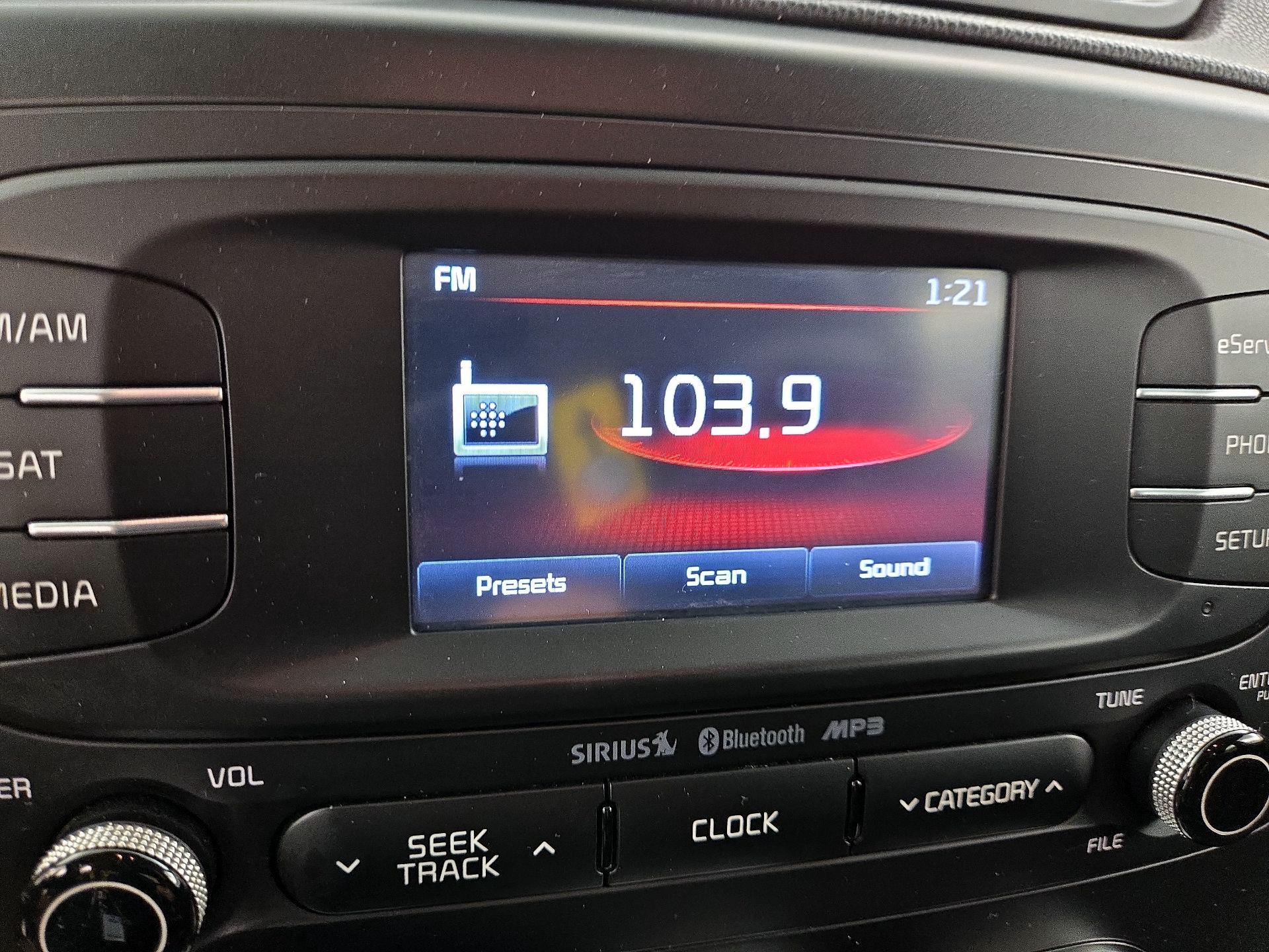 Thumbnail: 2015 Kia Soul - 15