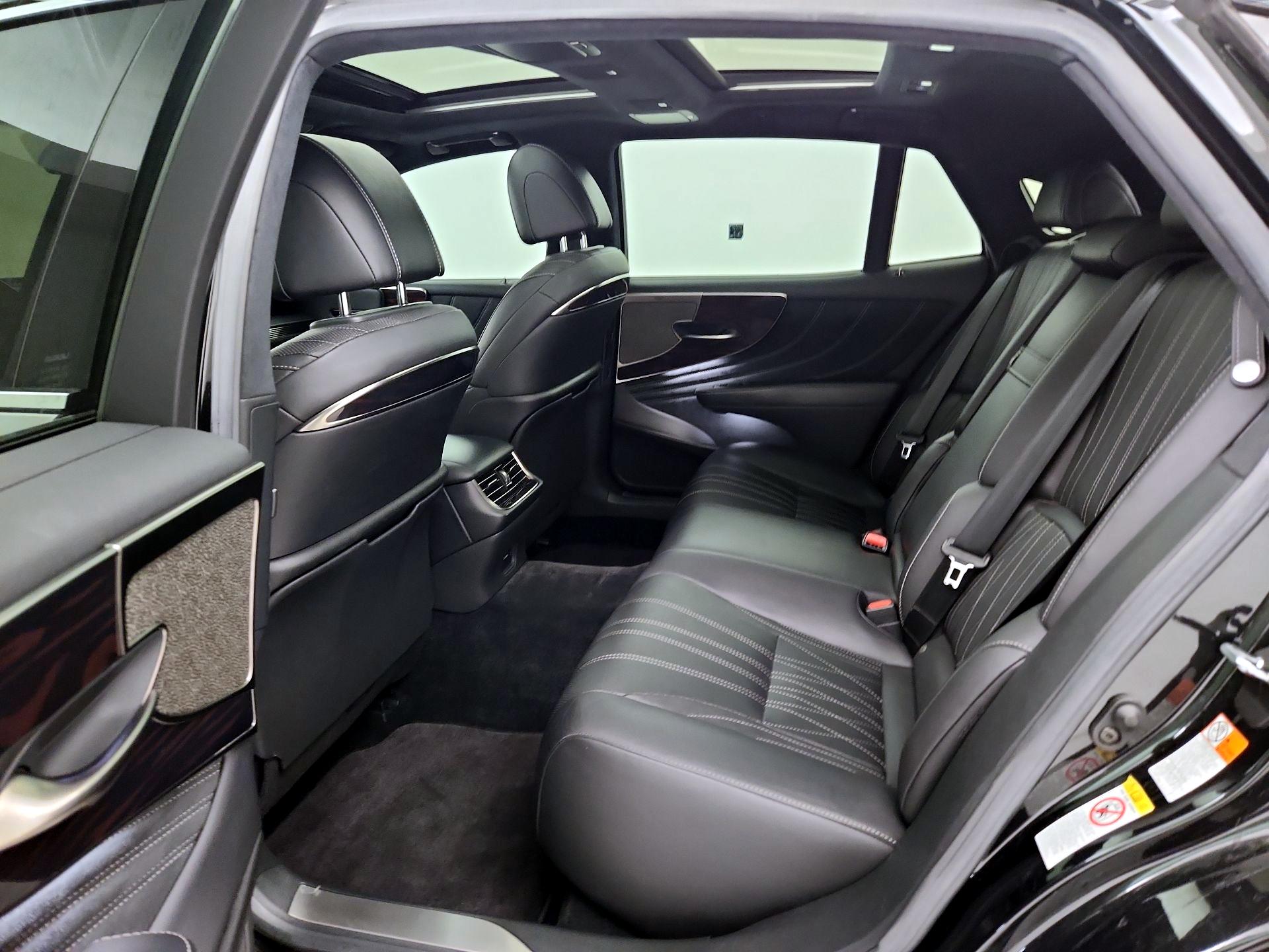 Thumbnail: 2019 Lexus LS - 19