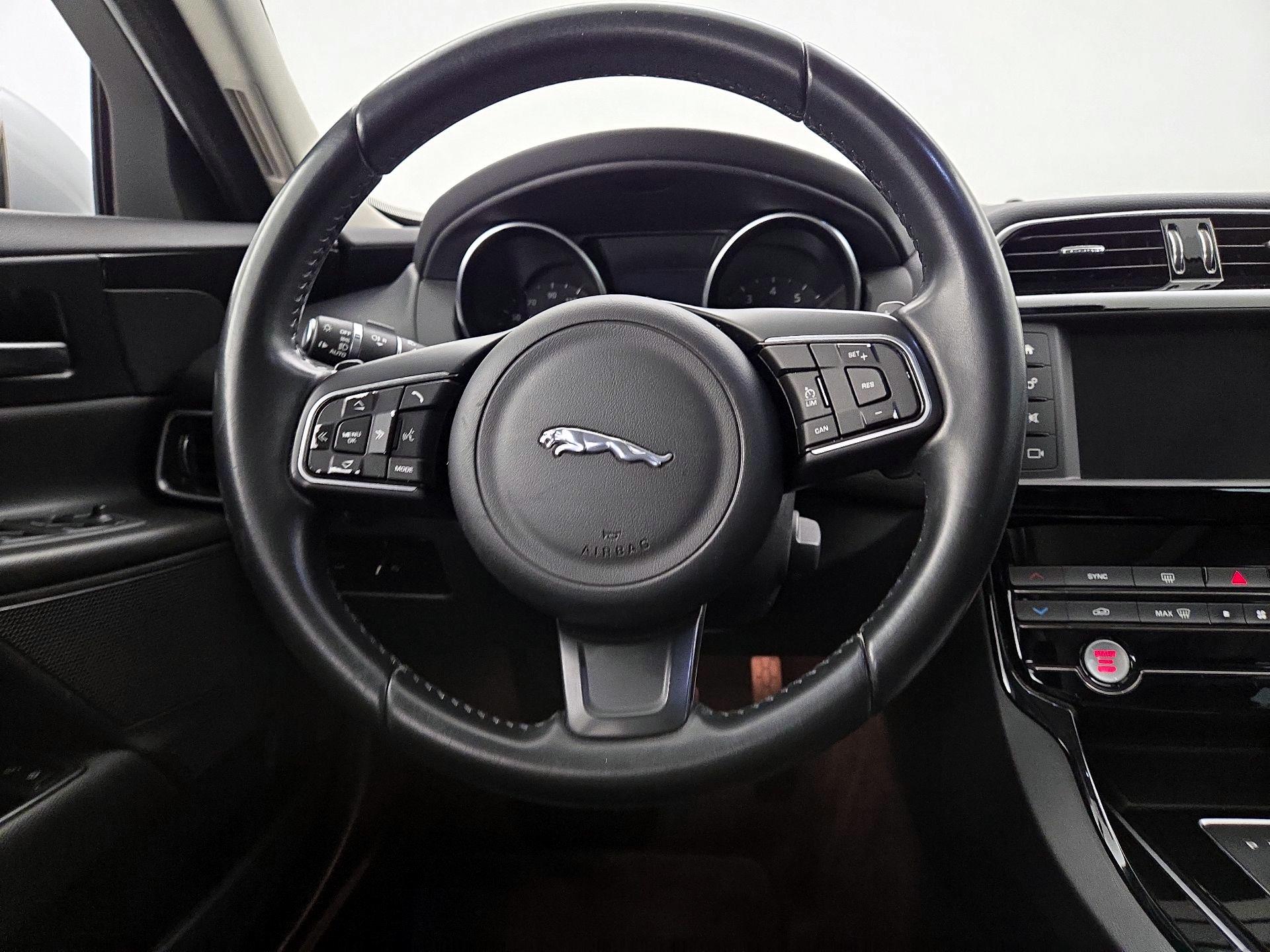 Thumbnail: 2017 Jaguar XE - 10