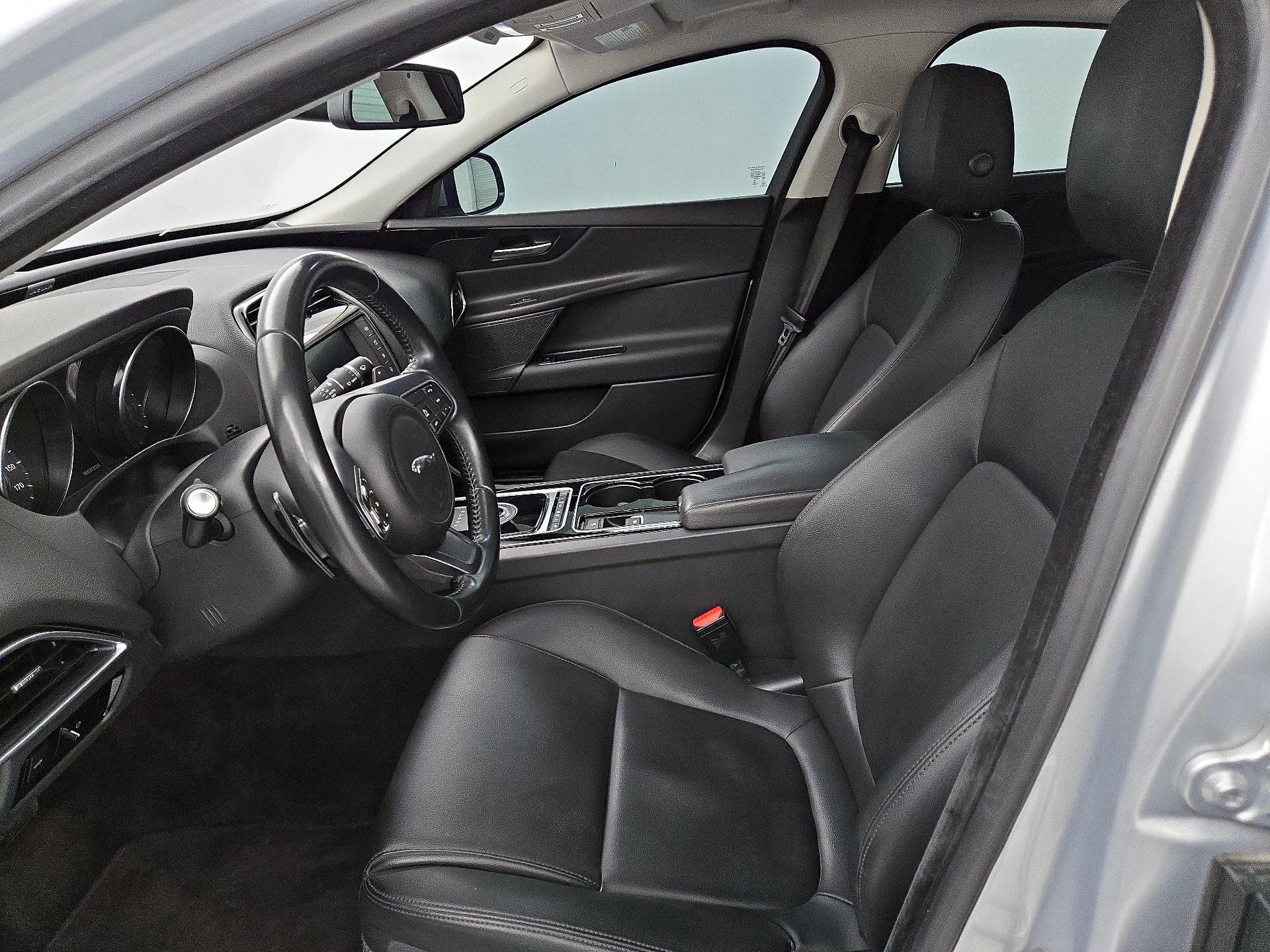 Thumbnail: 2017 Jaguar XE - 11