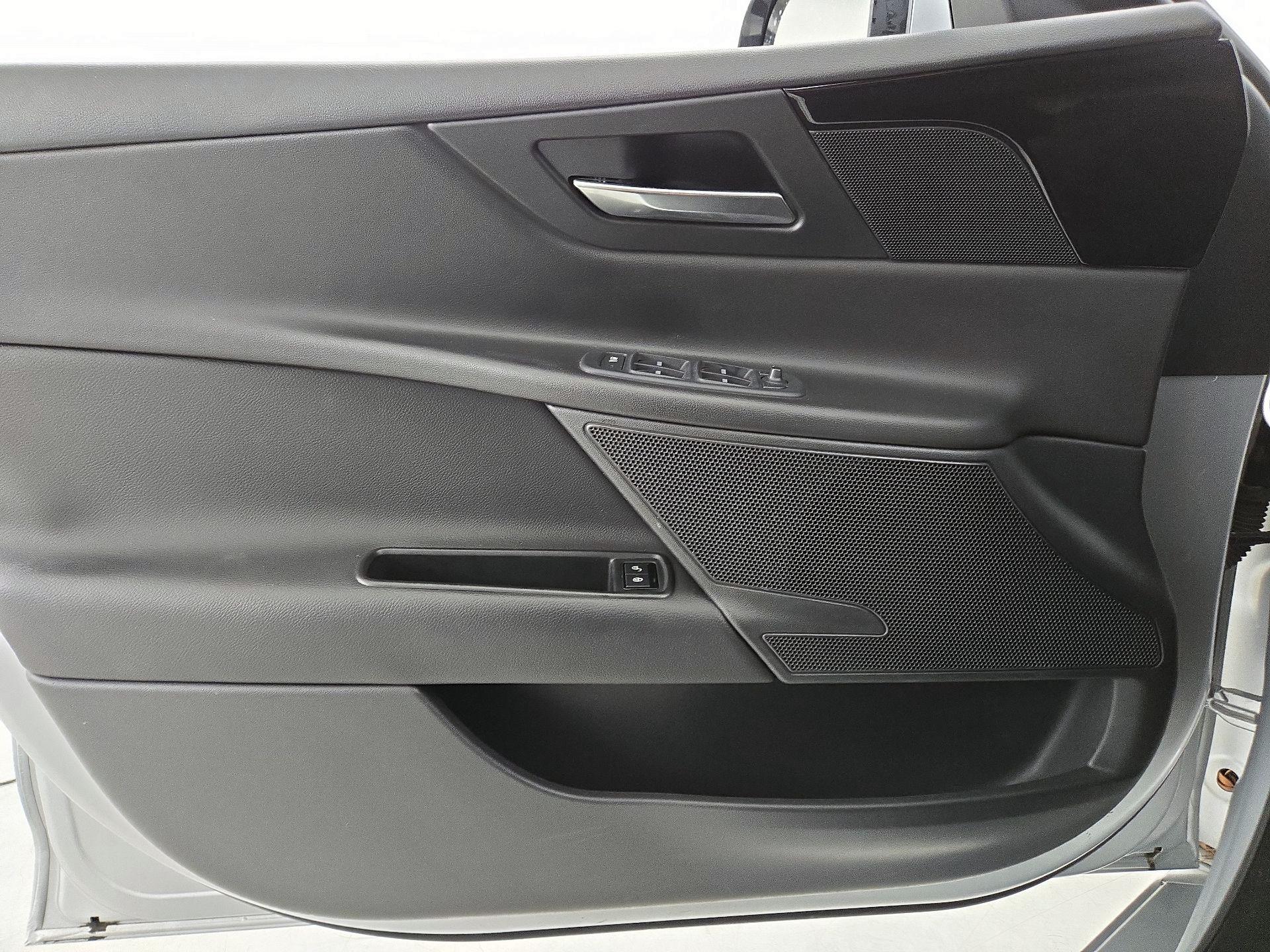 Thumbnail: 2017 Jaguar XE - 12