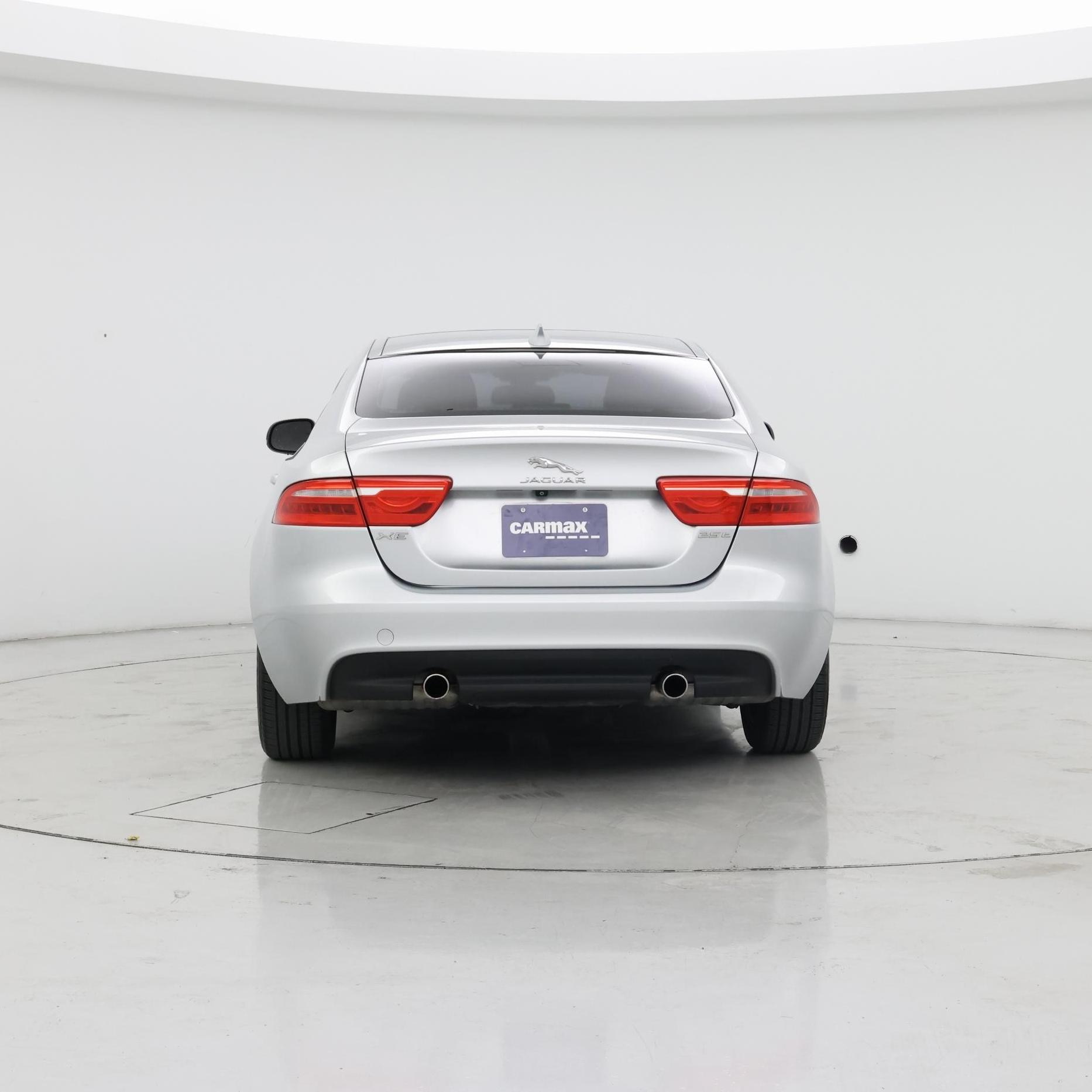 Thumbnail: 2017 Jaguar XE - 6