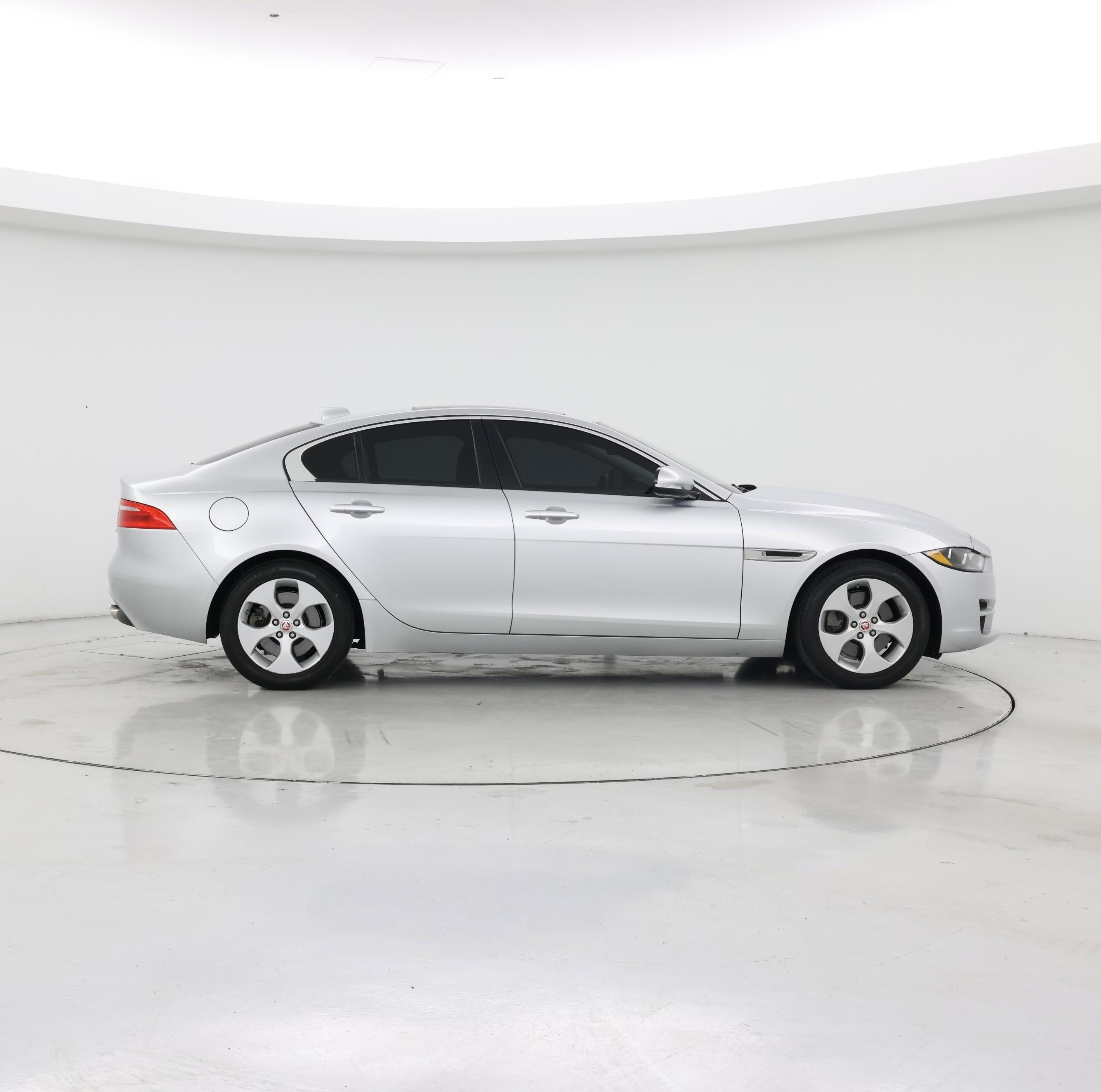 Thumbnail: 2017 Jaguar XE - 7