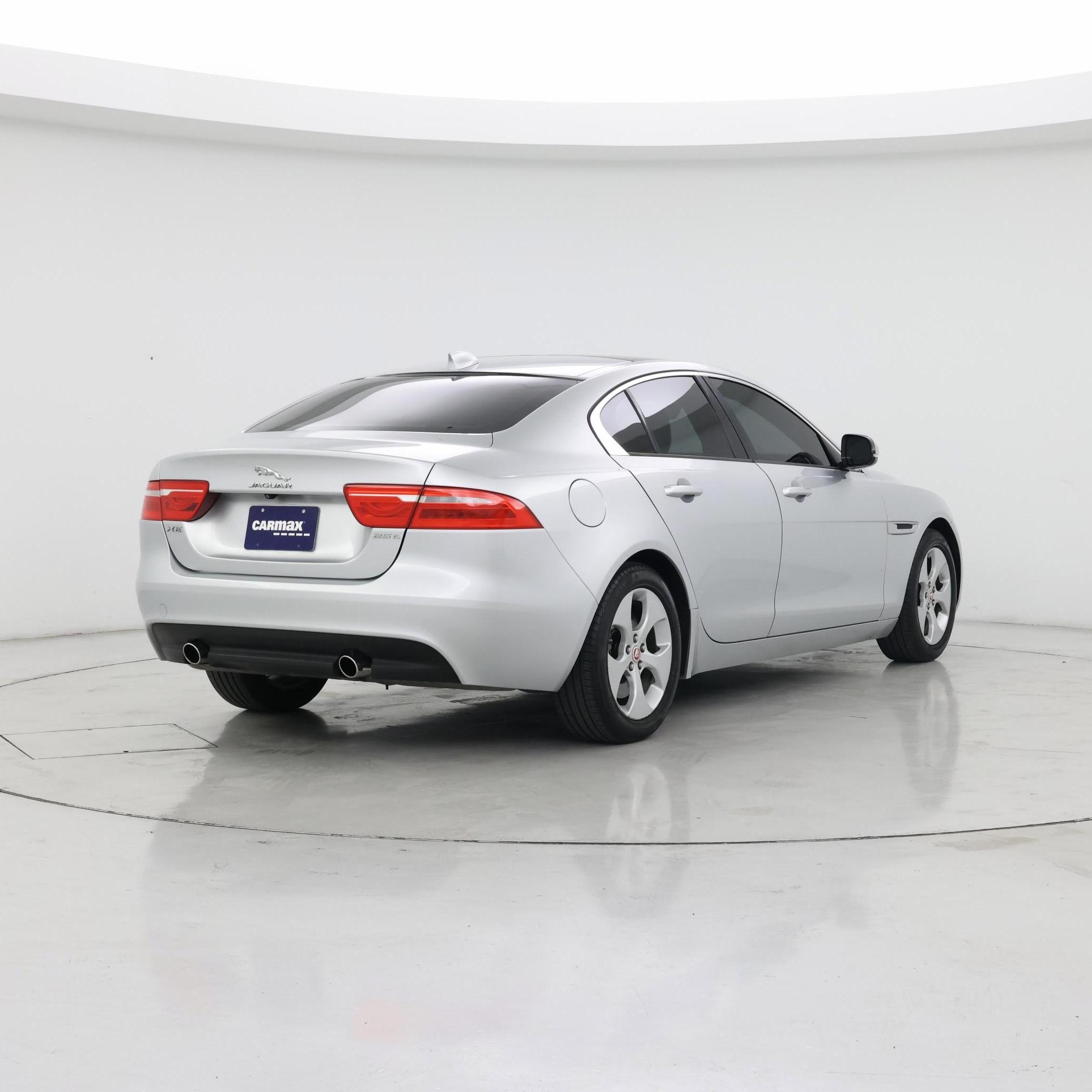 Thumbnail: 2017 Jaguar XE - 8