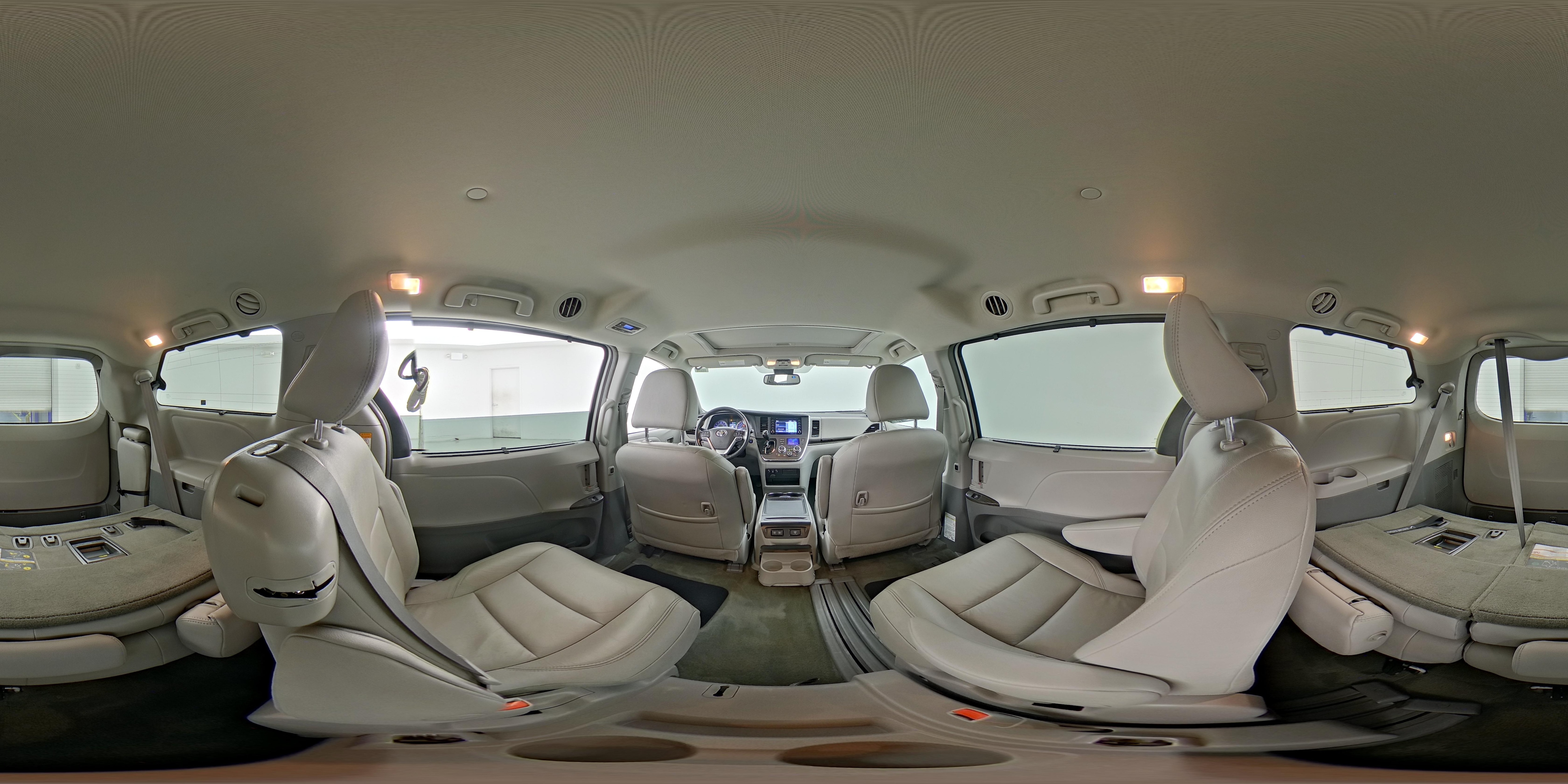 2018 Toyota Sienna XLE - Photo 28