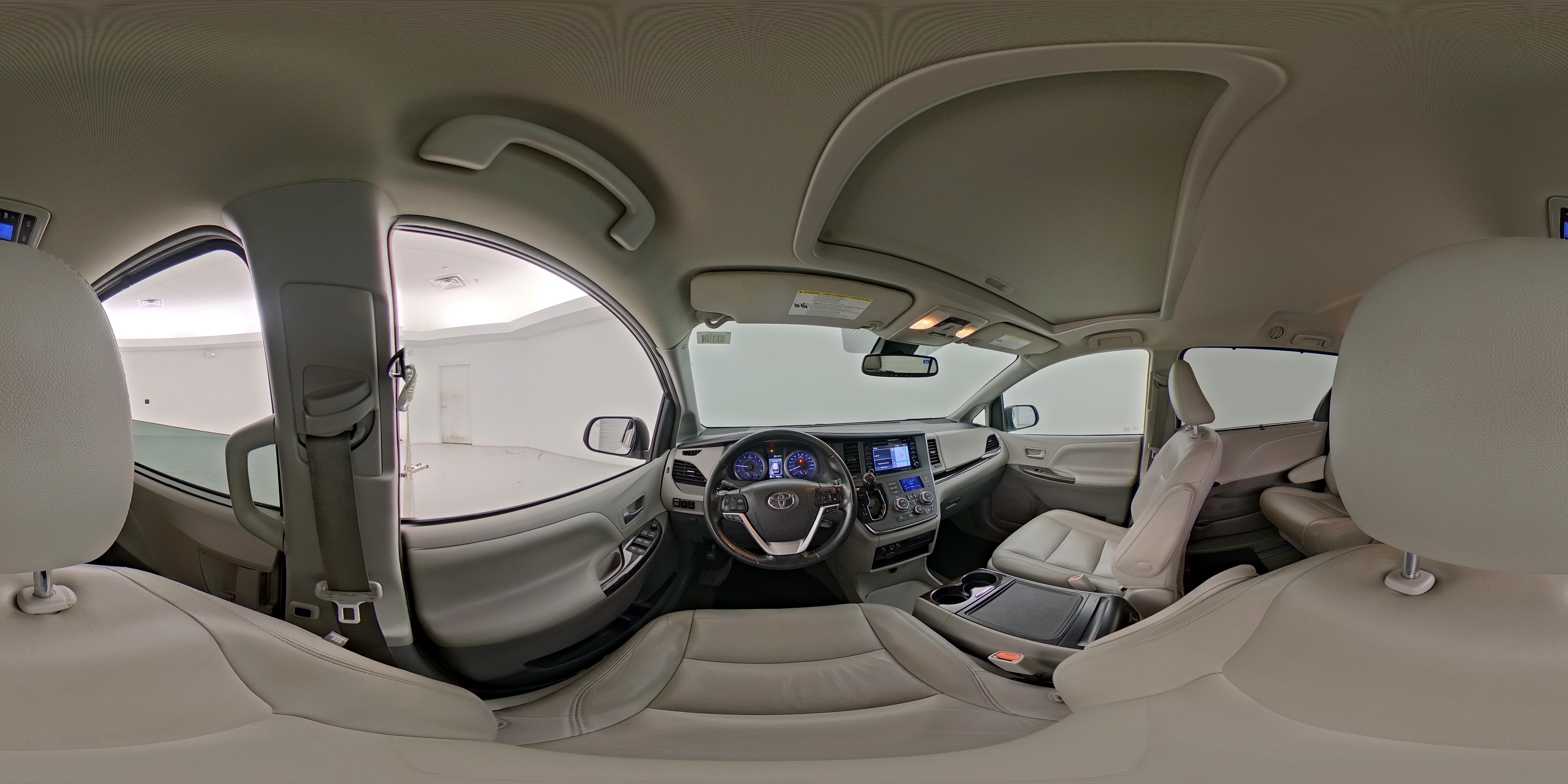 2018 Toyota Sienna XLE - Photo 29