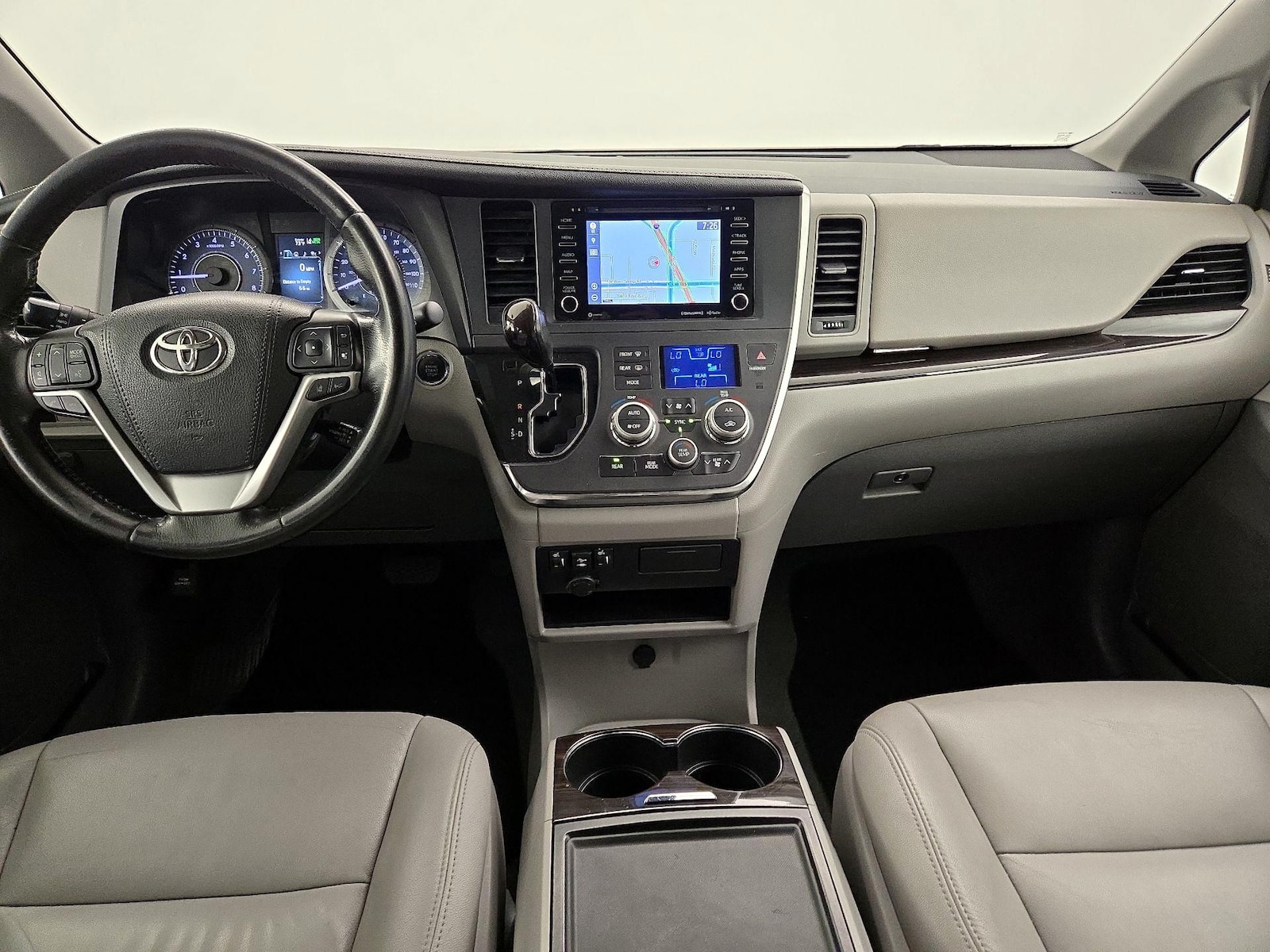 2018 Toyota Sienna XLE - Photo 10