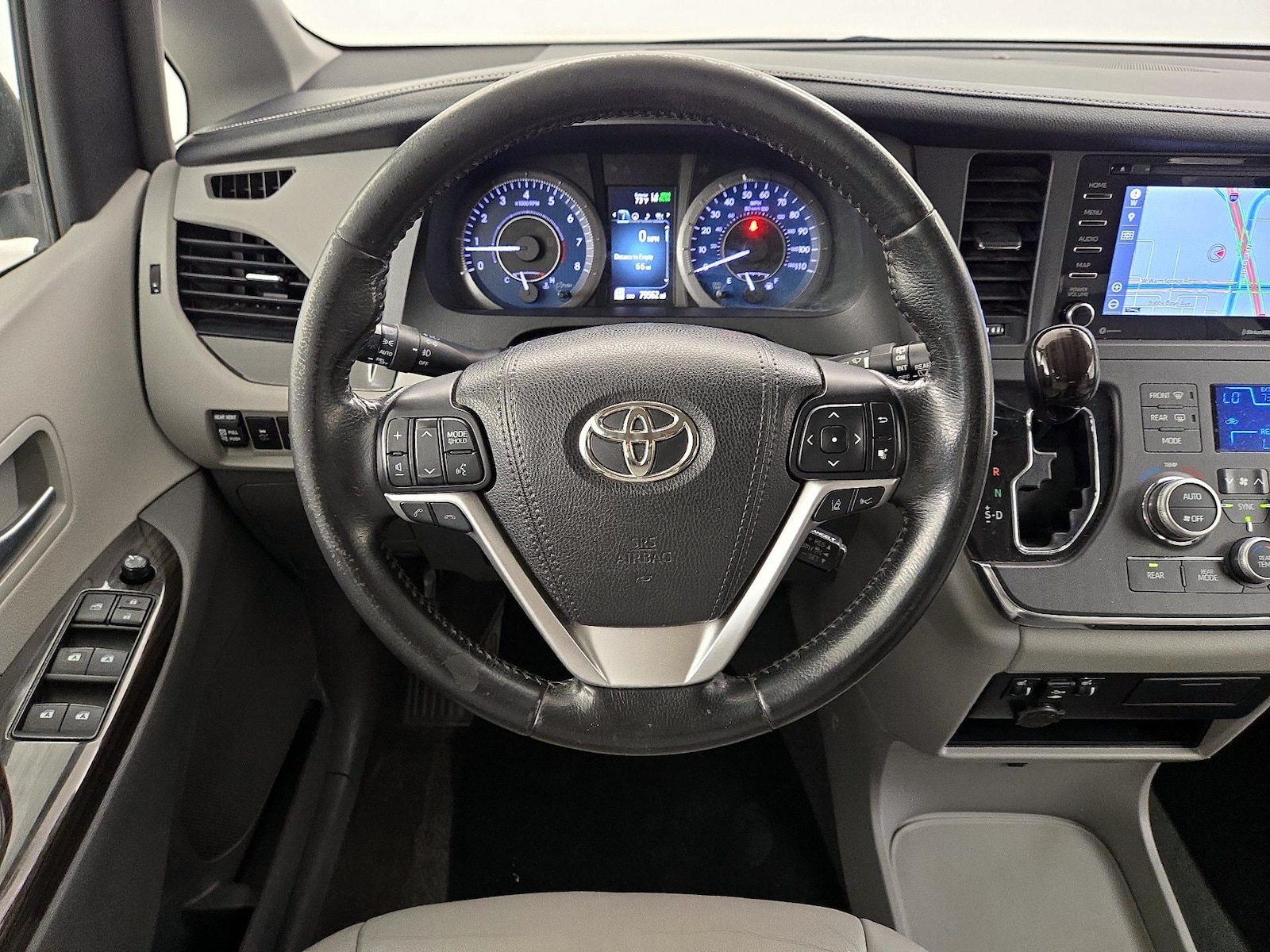 2018 Toyota Sienna XLE - Photo 11
