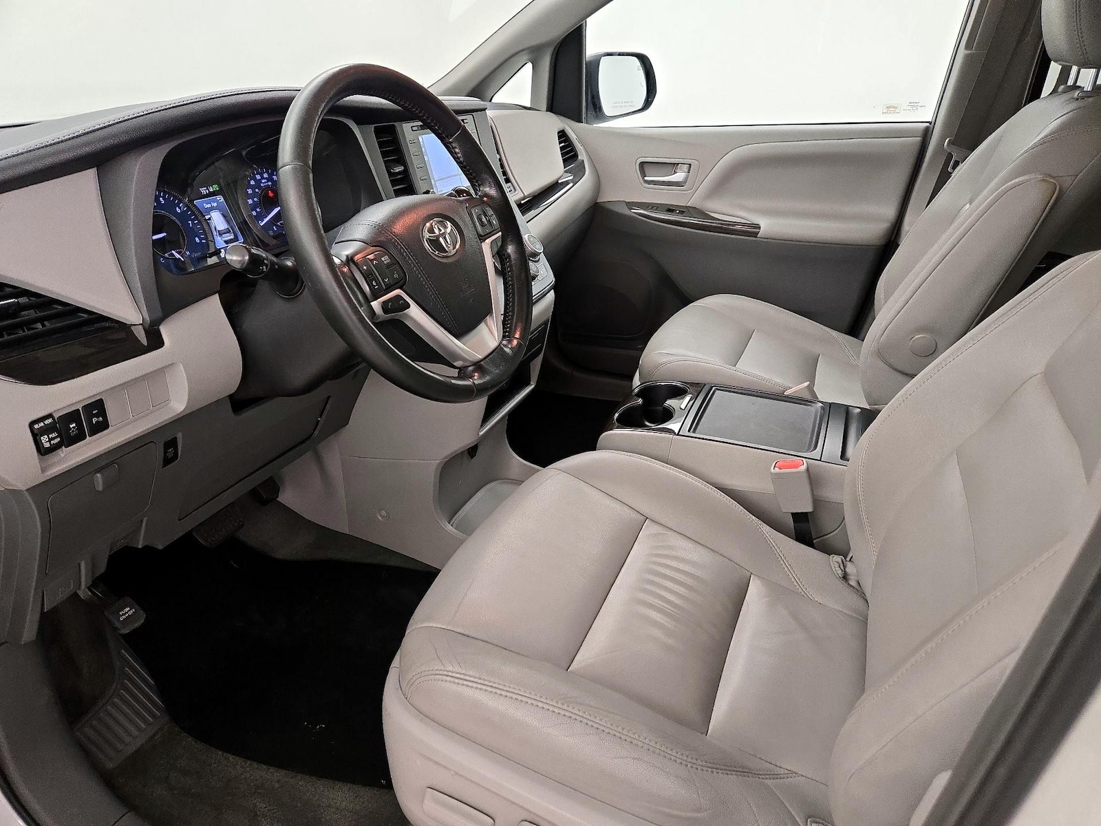 2018 Toyota Sienna XLE - Photo 12