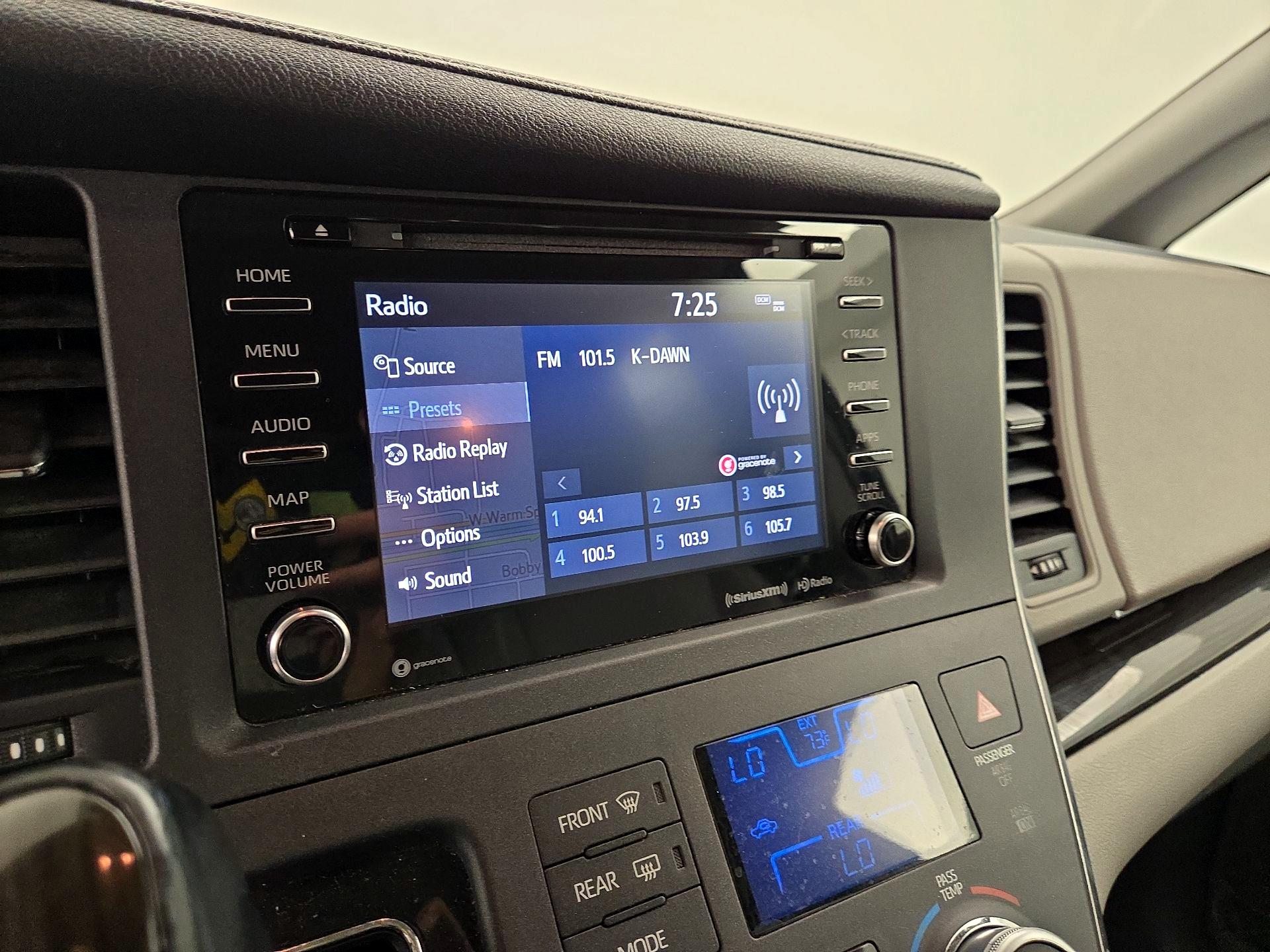 Thumbnail: 2018 Toyota Sienna - 16