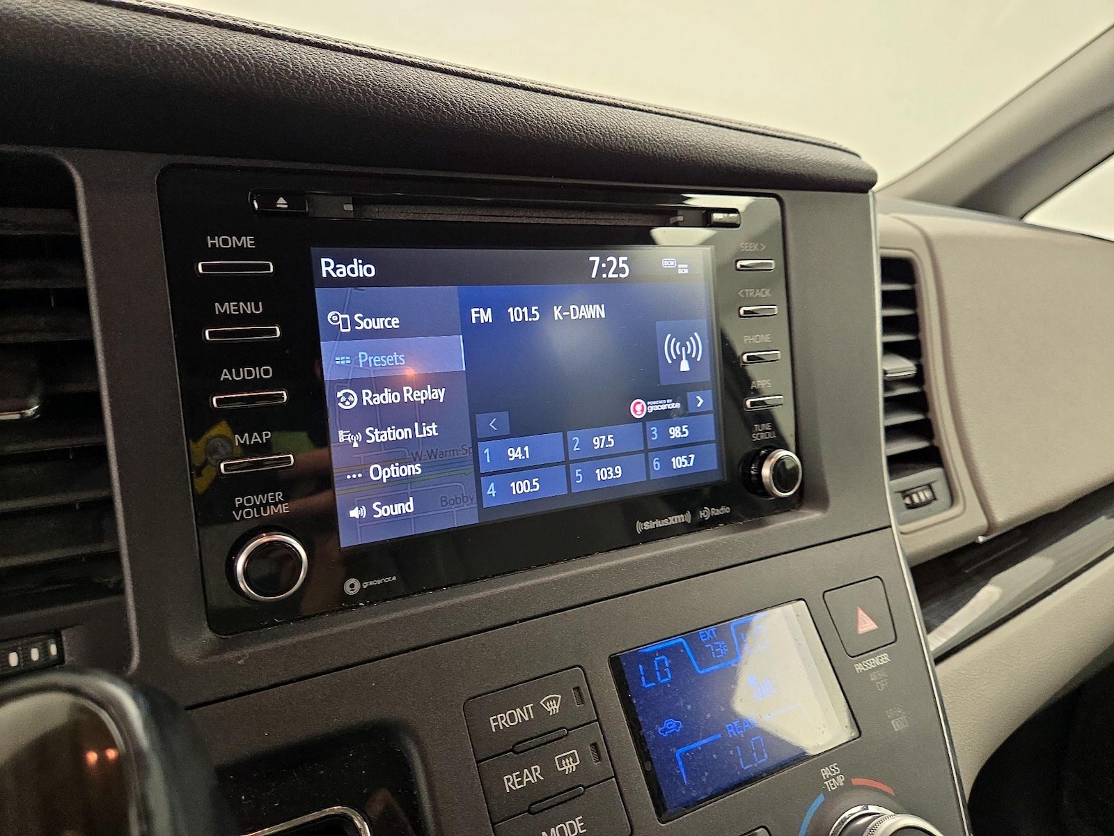 2018 Toyota Sienna XLE - Photo 17