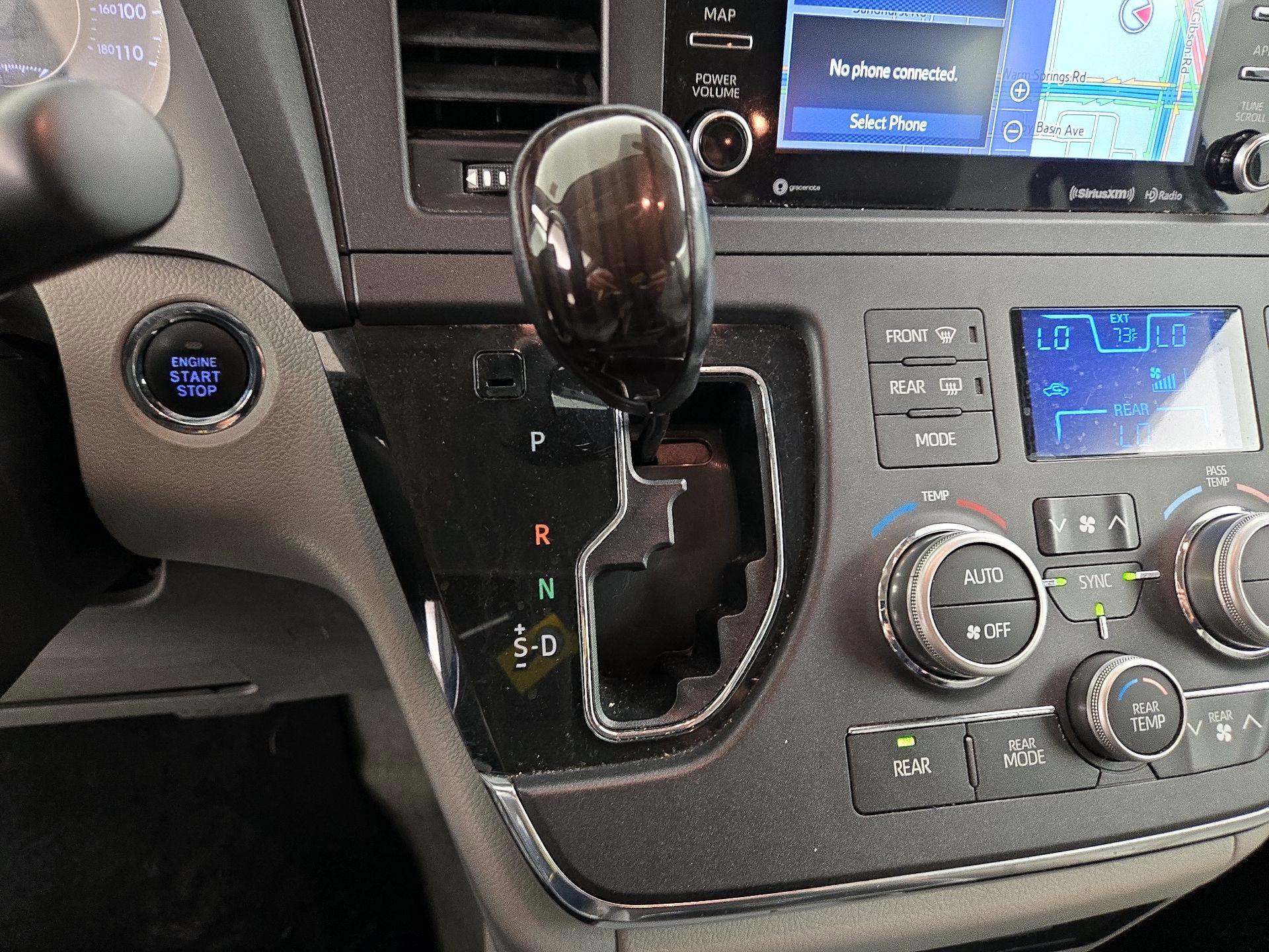 Thumbnail: 2018 Toyota Sienna - 18