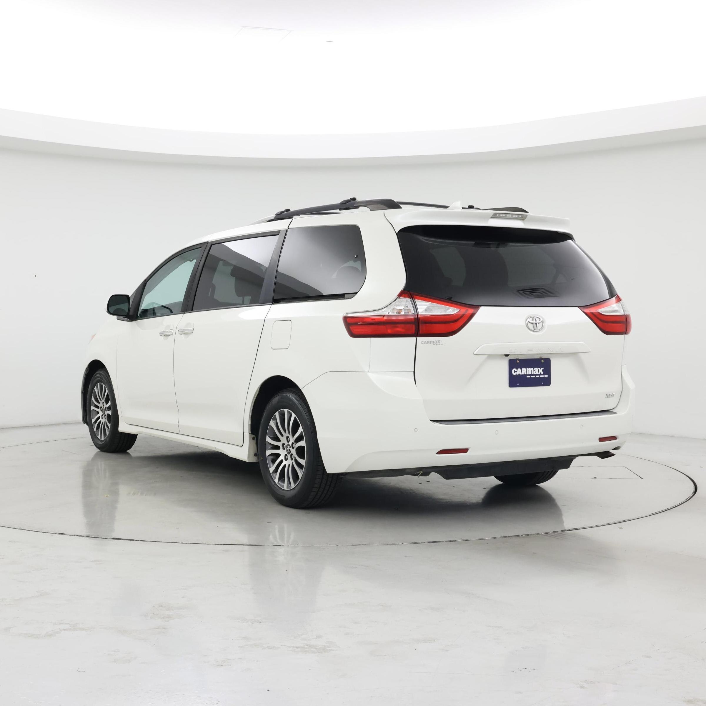Thumbnail: 2018 Toyota Sienna - 2