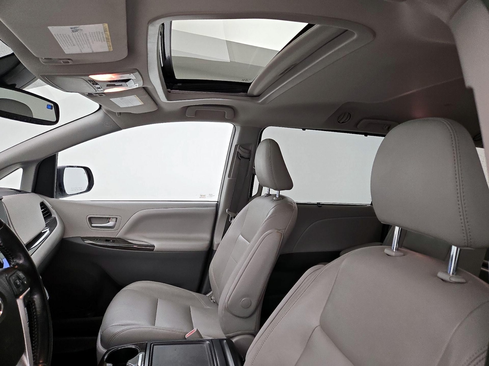 2018 Toyota Sienna XLE - Photo 21