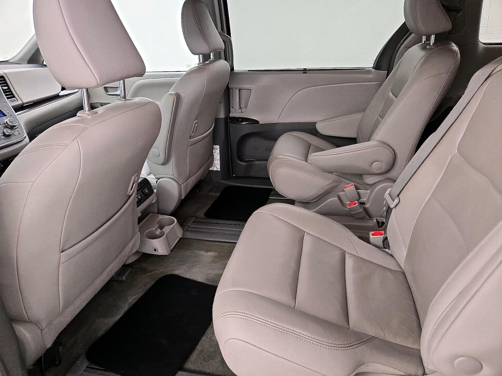 2018 Toyota Sienna XLE - Photo 22