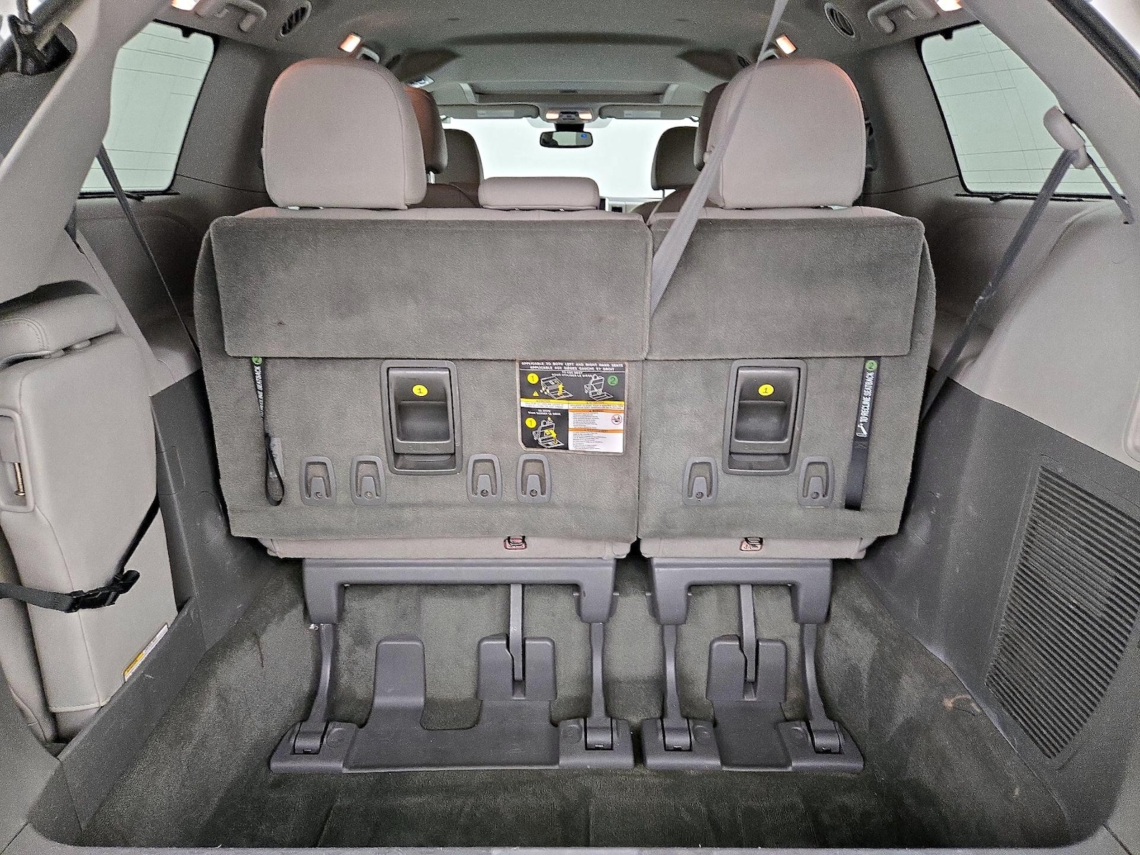 2018 Toyota Sienna XLE - Photo 24