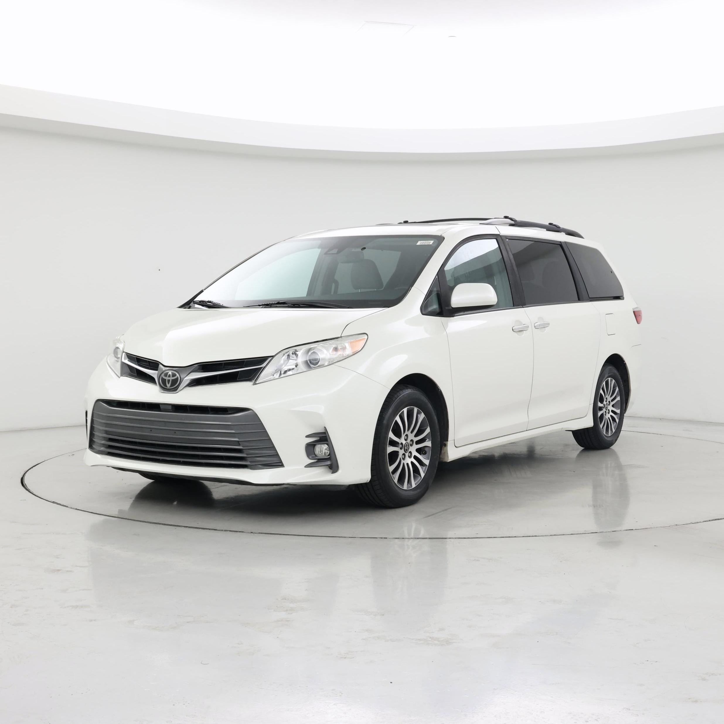 Thumbnail: 2018 Toyota Sienna - 4