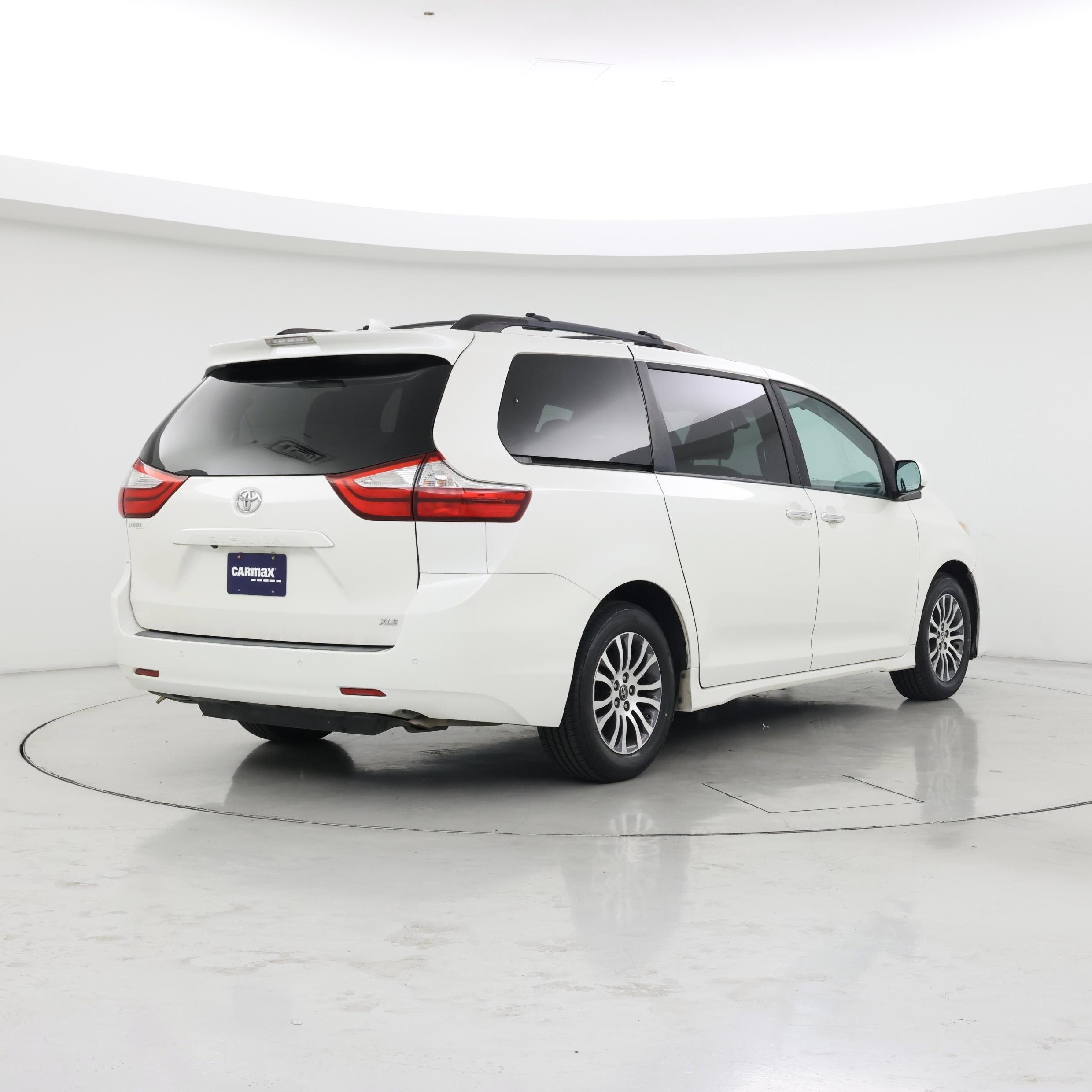 Thumbnail: 2018 Toyota Sienna - 8