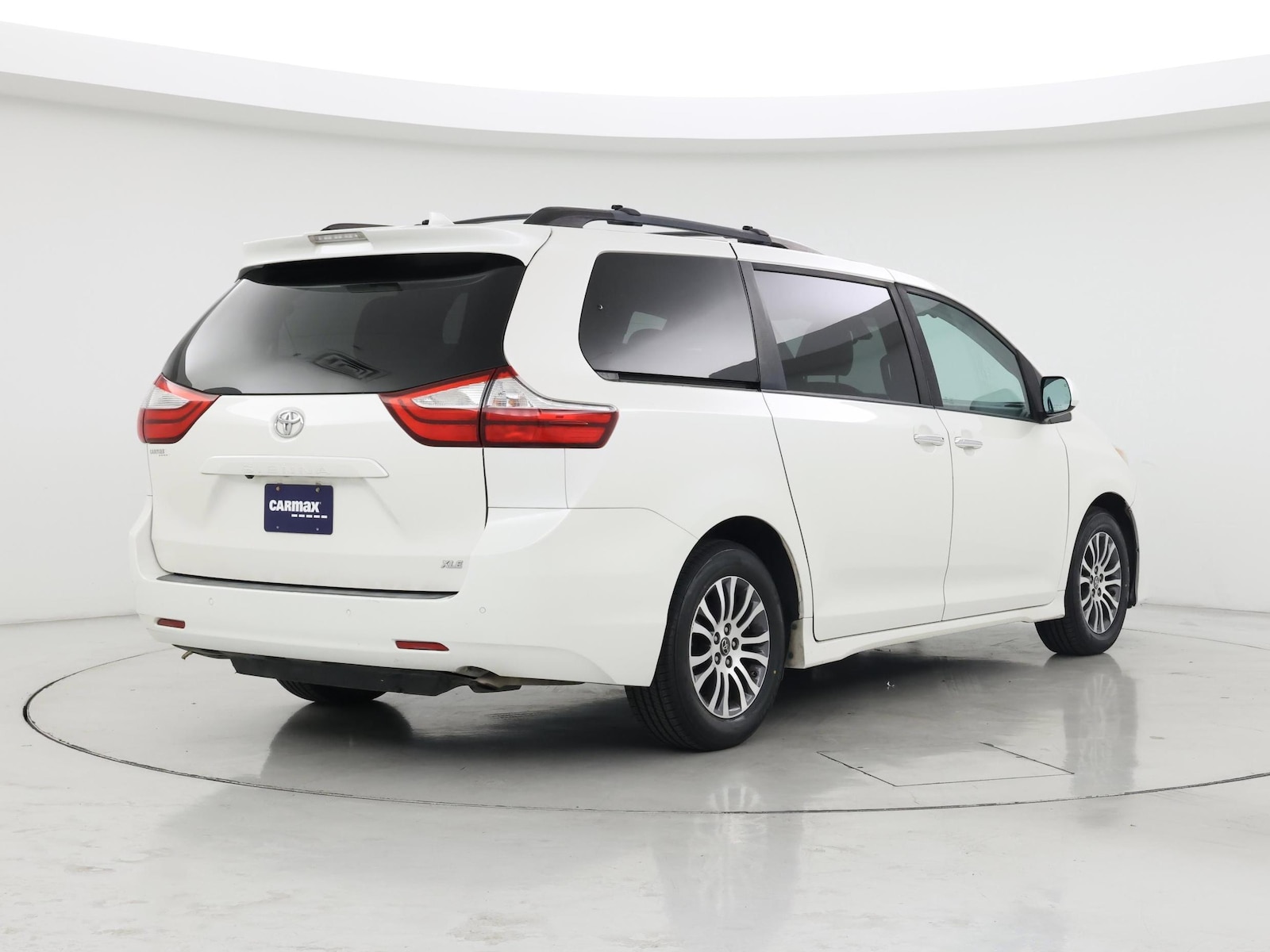 2018 Toyota Sienna XLE - Photo 9