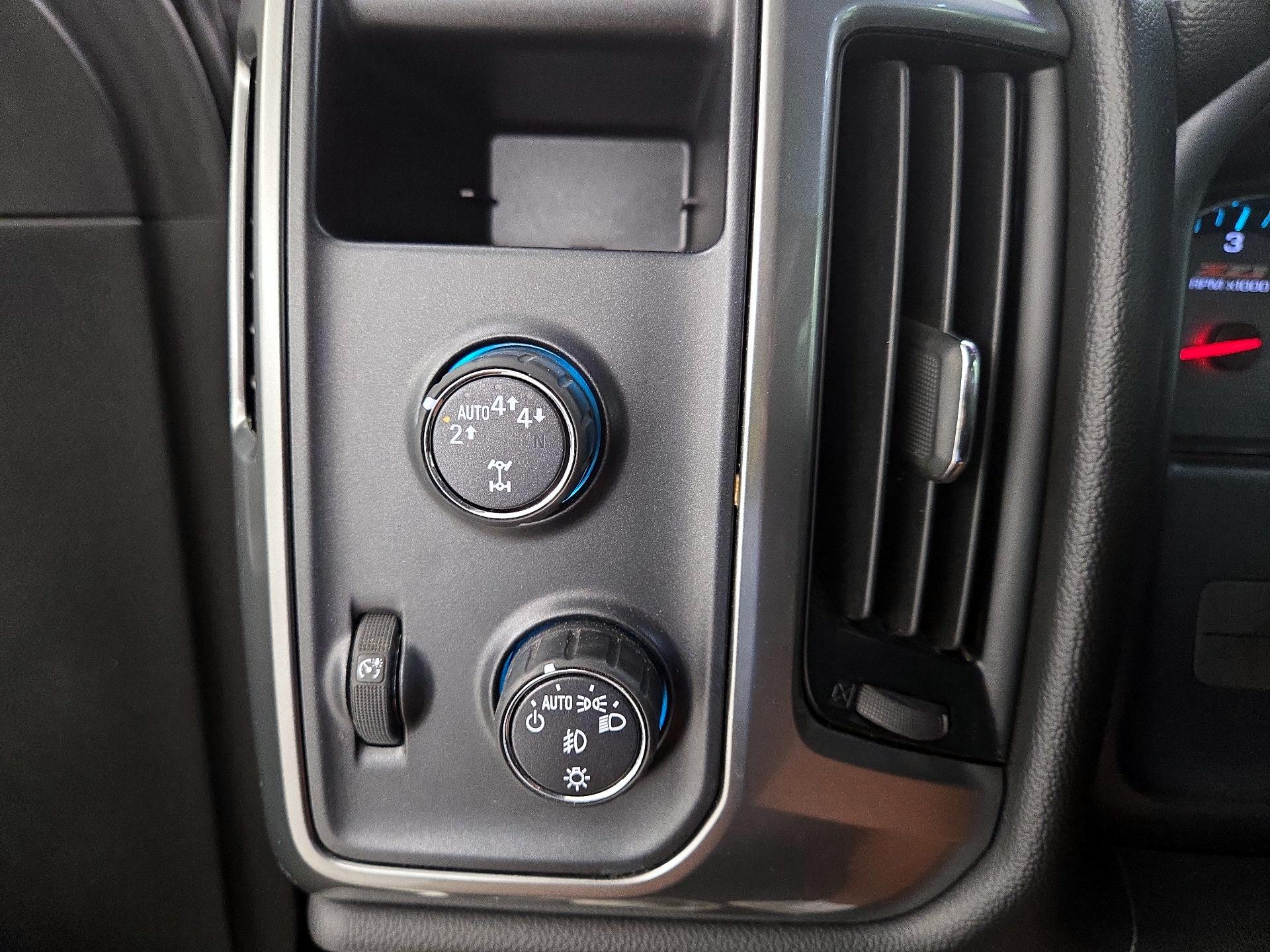 Thumbnail: 2017 Chevrolet Silverado 1500 - 13